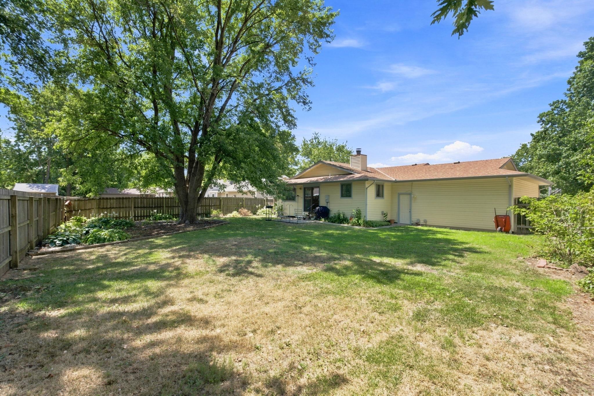 1518 N Covington Property Photo 20