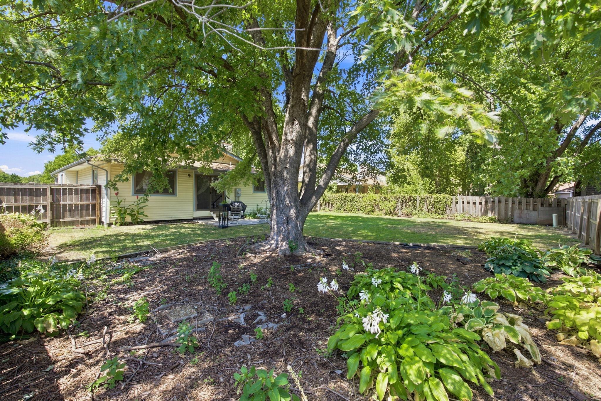 1518 N Covington Property Photo 21