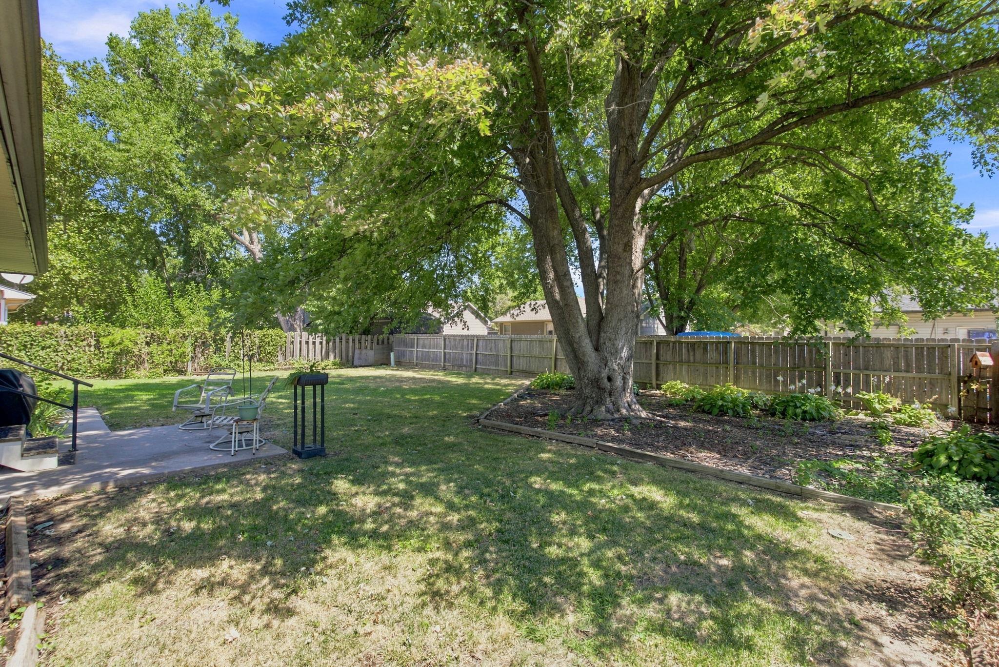 1518 N Covington Property Photo 22