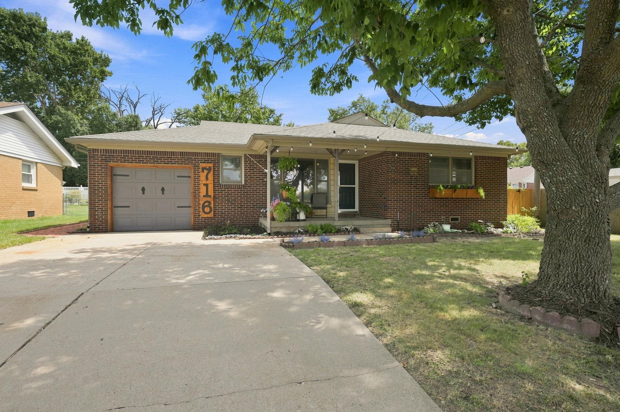 716 N Westview