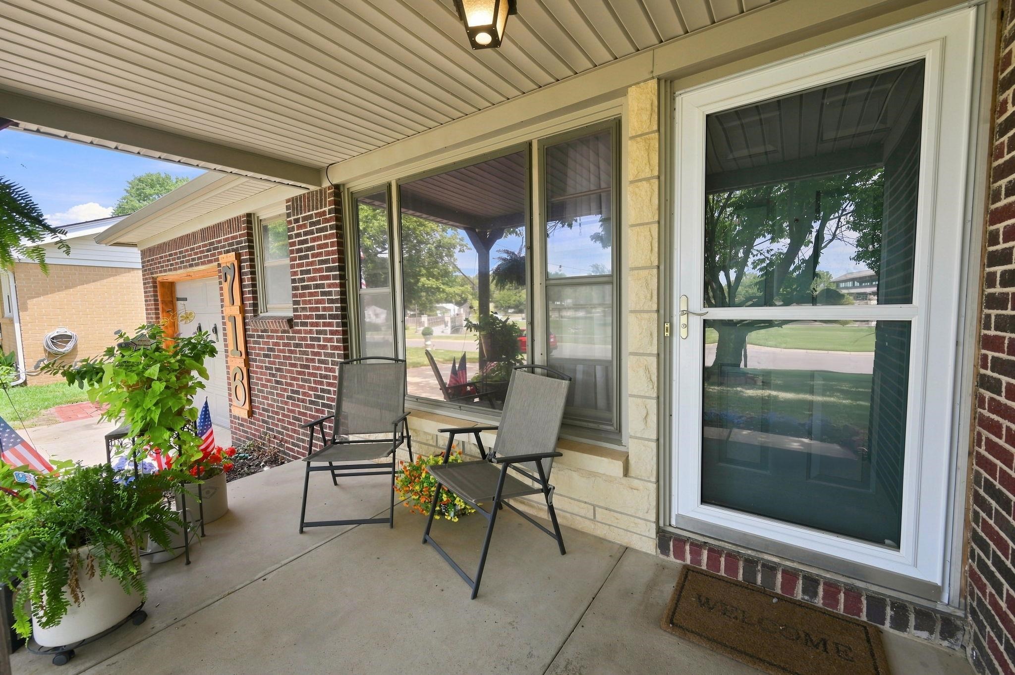 716 N Westview Property Photo 4