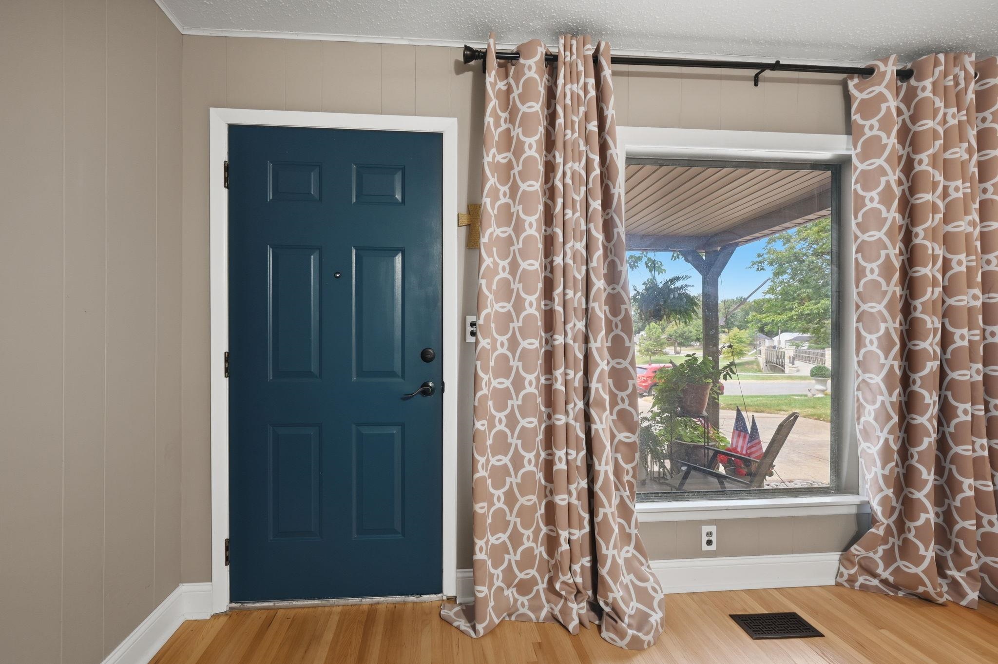 716 N Westview Property Photo 5