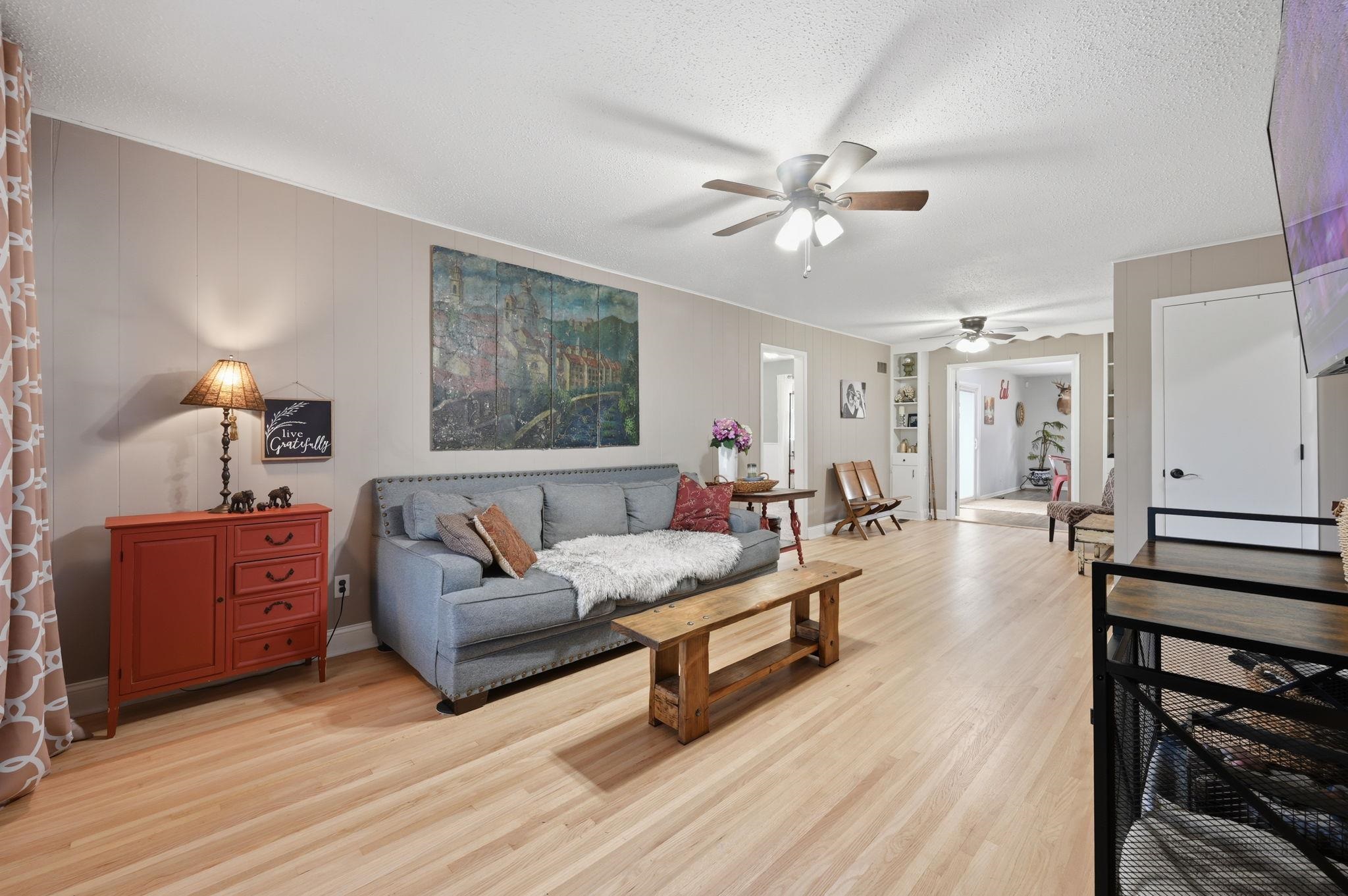 716 N Westview Property Photo 6