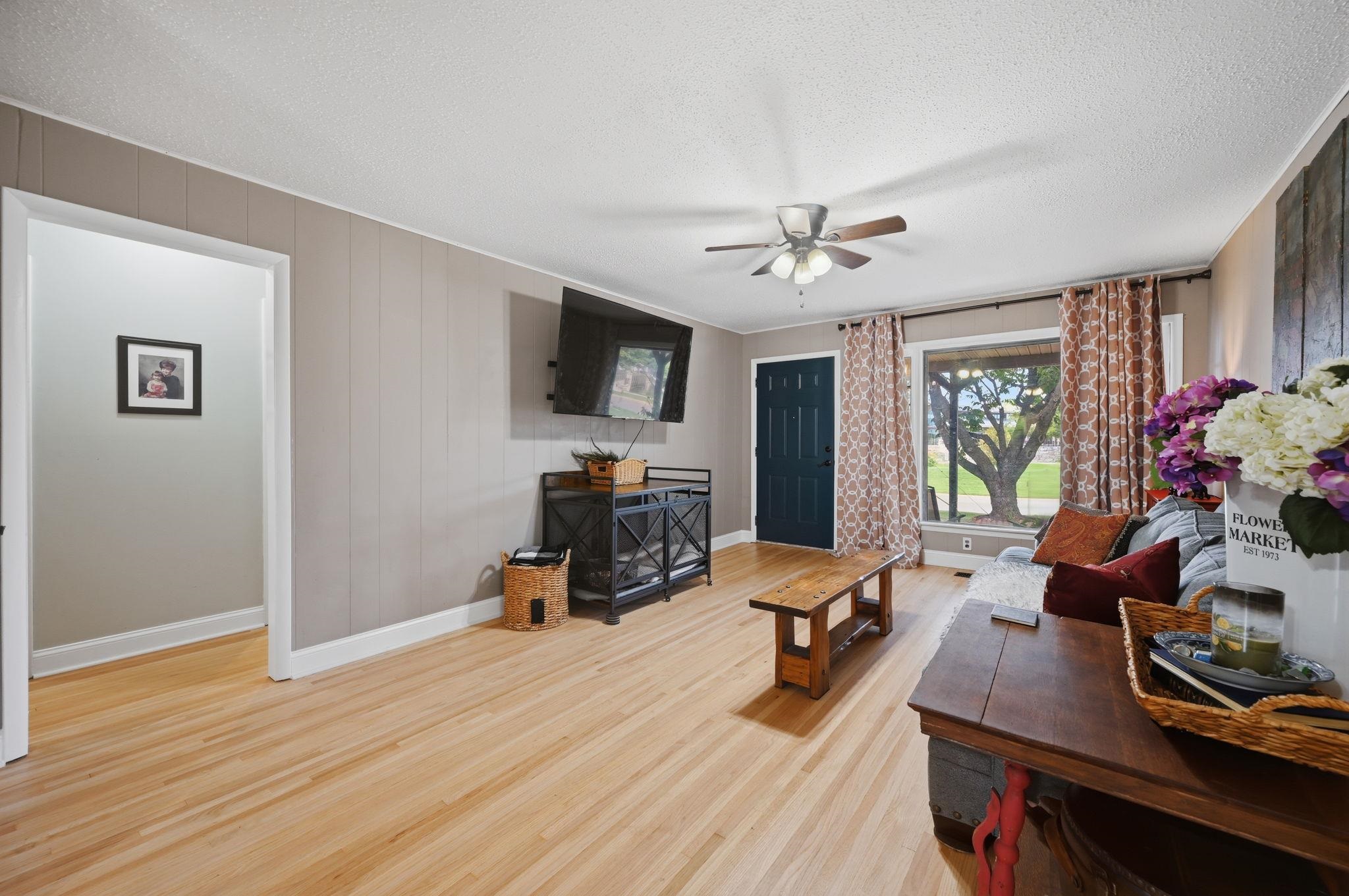 716 N Westview Property Photo 9