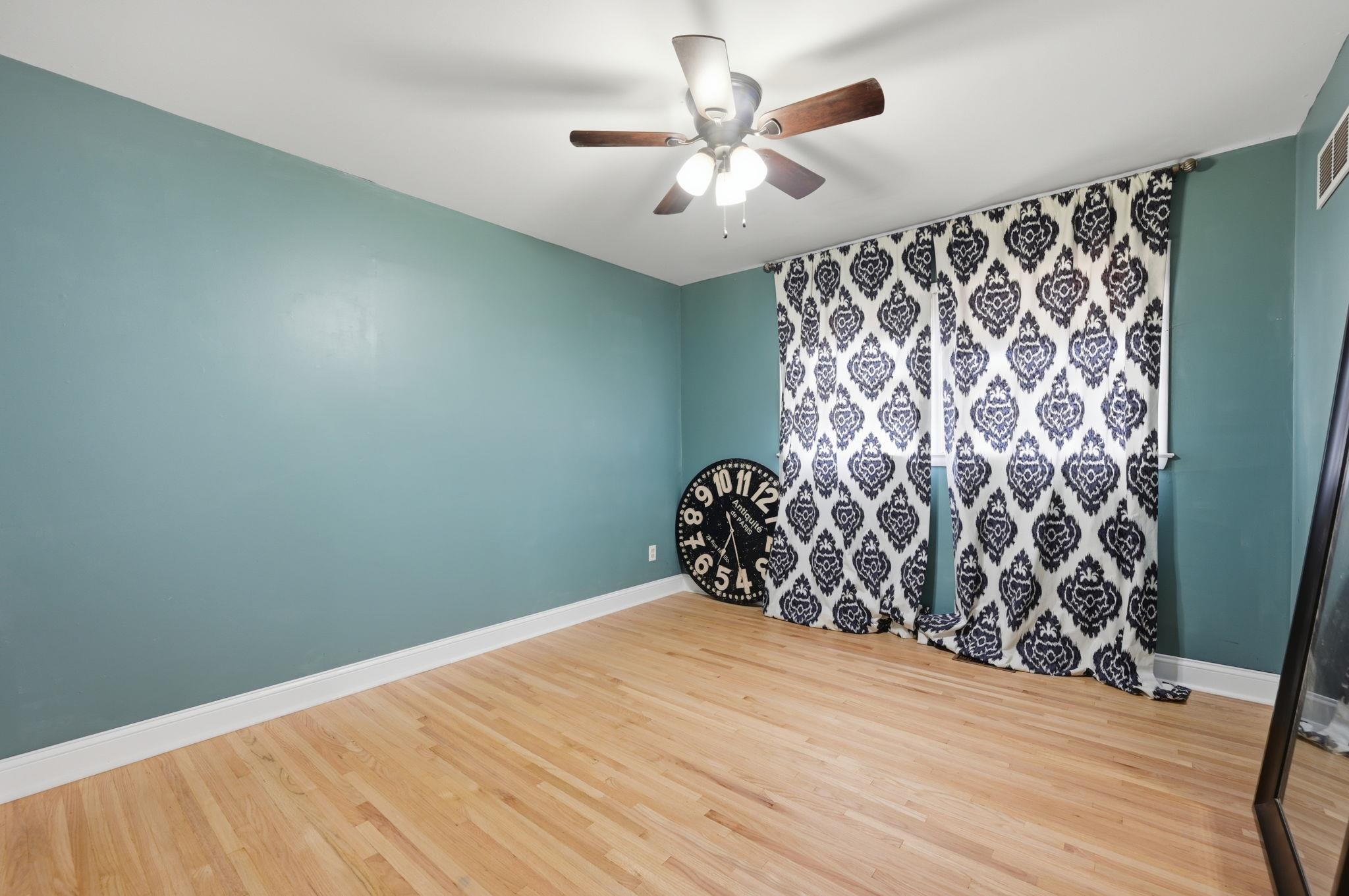 716 N Westview Property Photo 24
