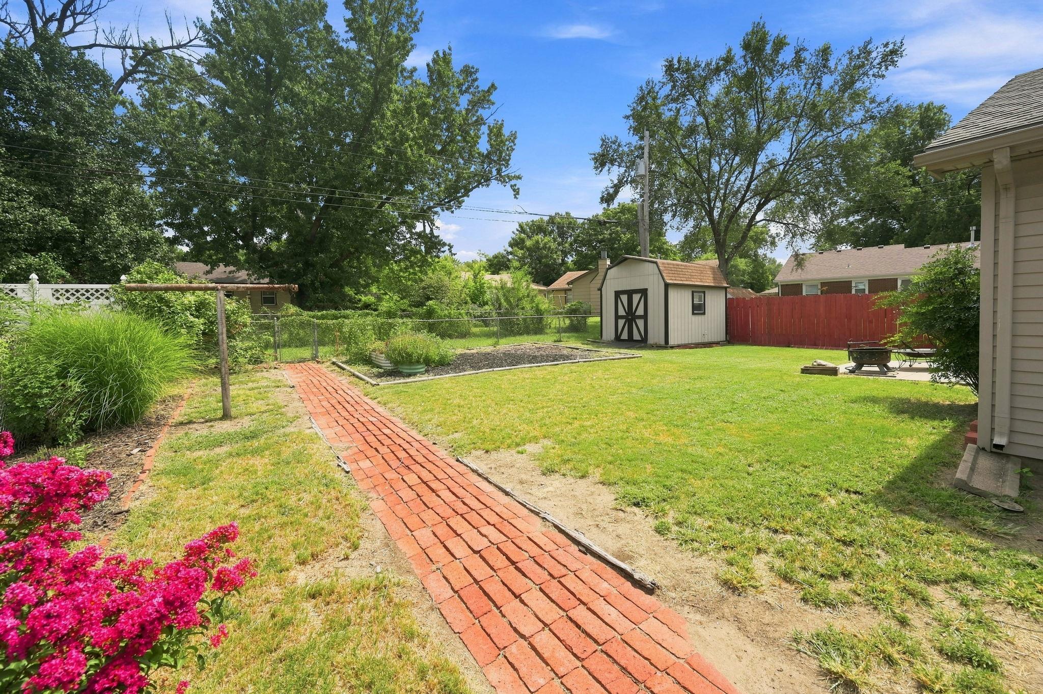 716 N Westview Property Photo 29