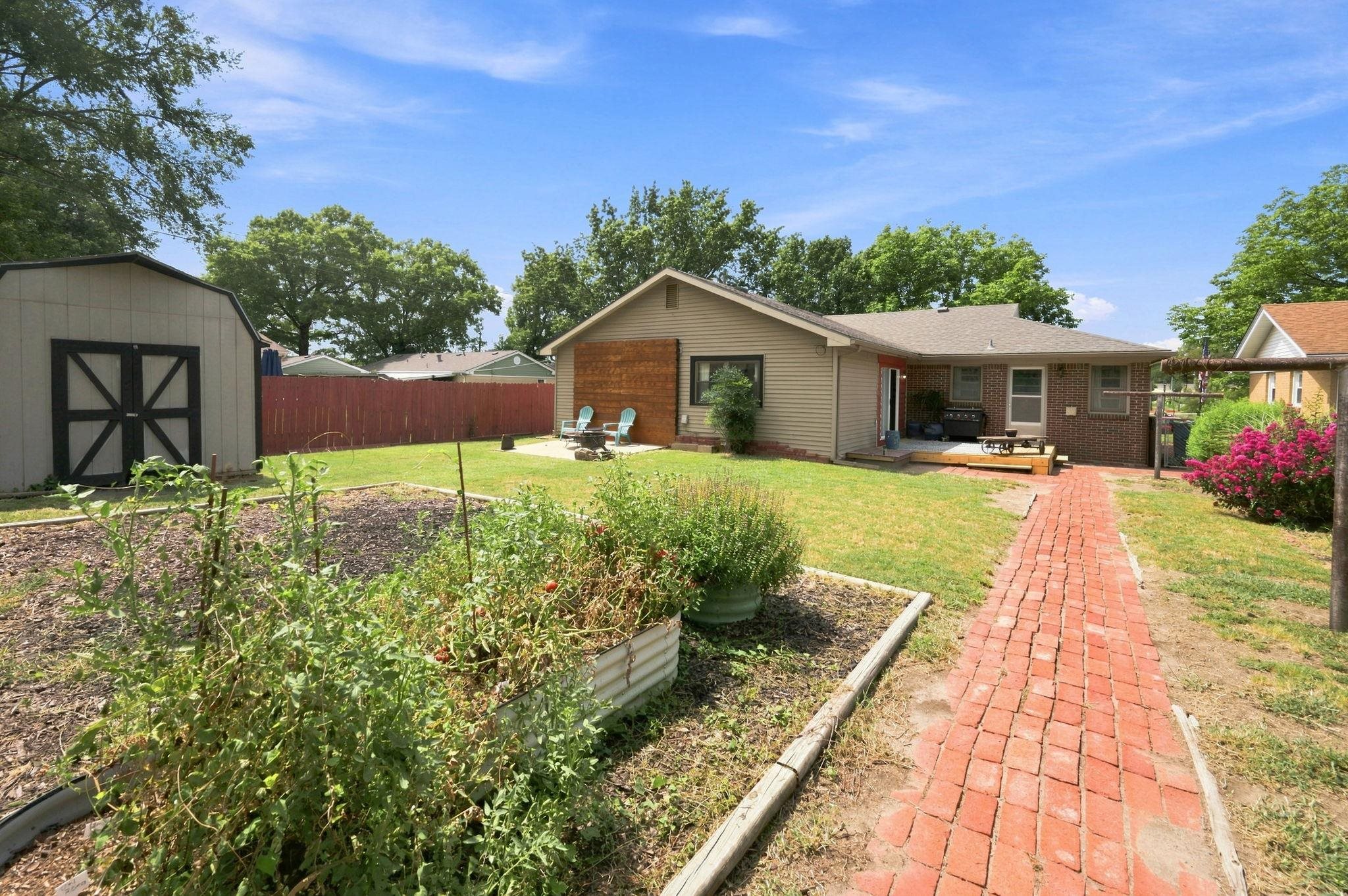 716 N Westview Property Photo 30