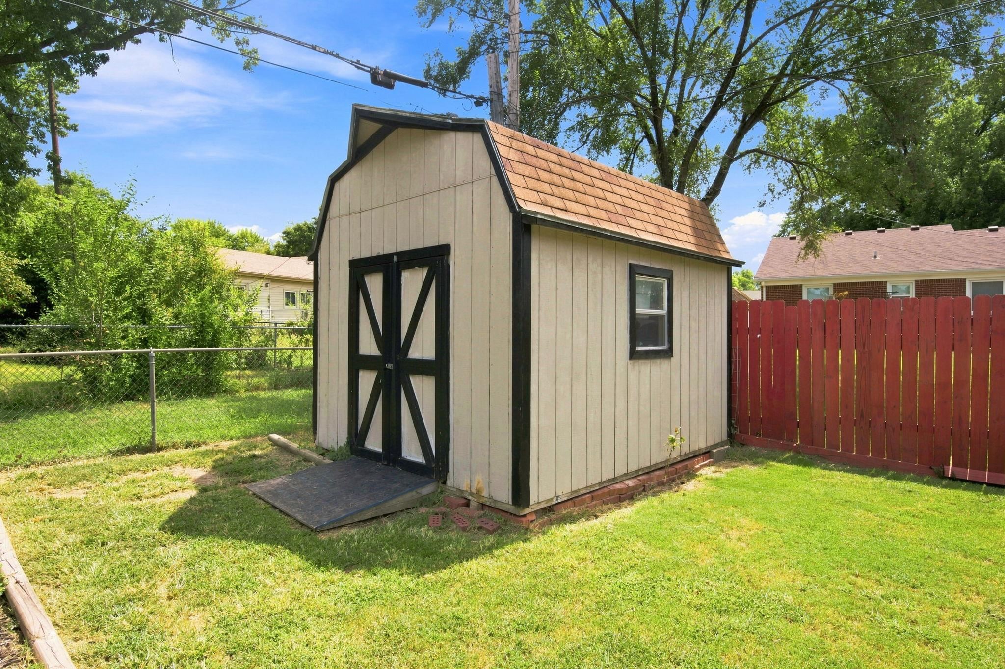 716 N Westview Property Photo 31