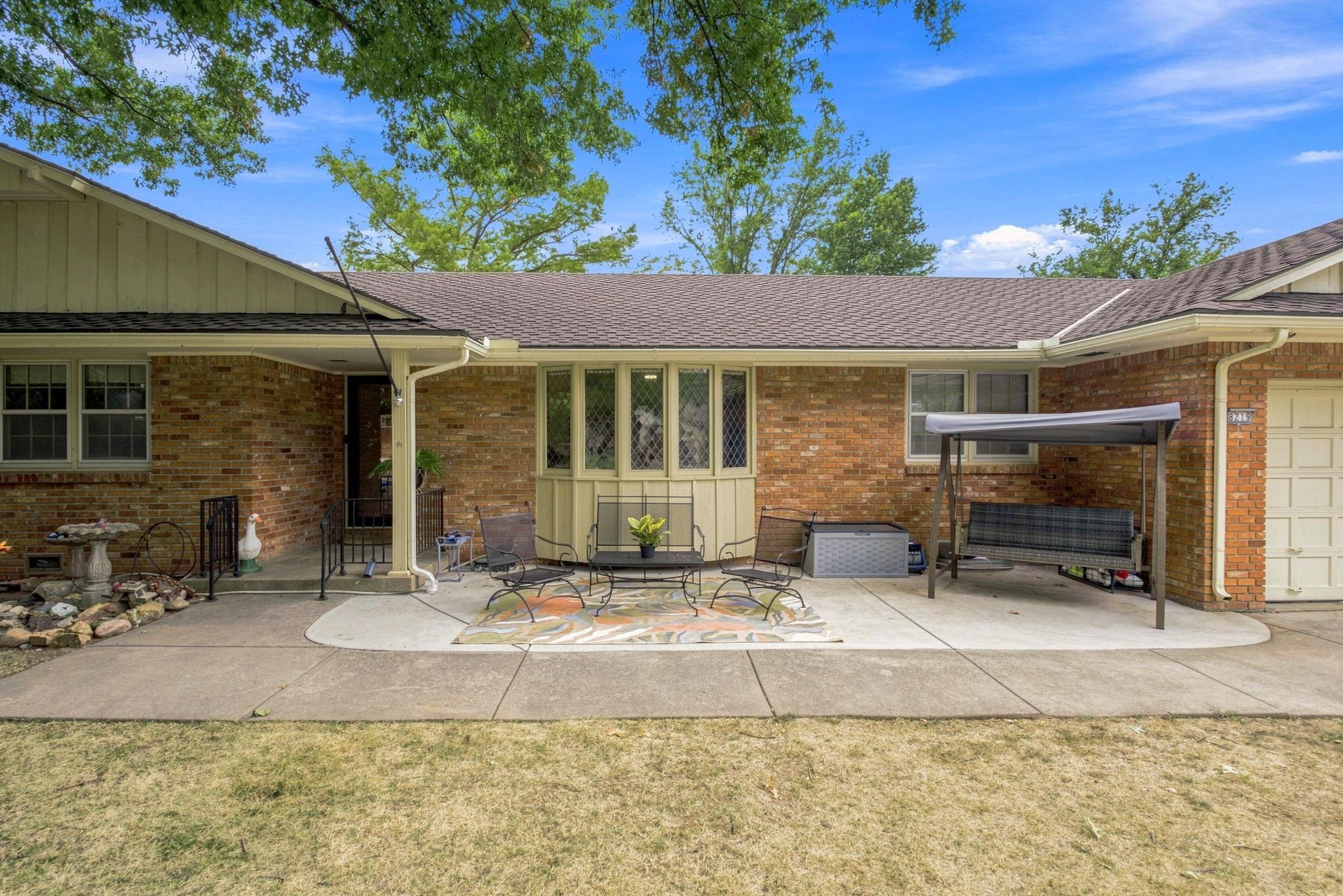 8219 E Limerick Property Photo 1