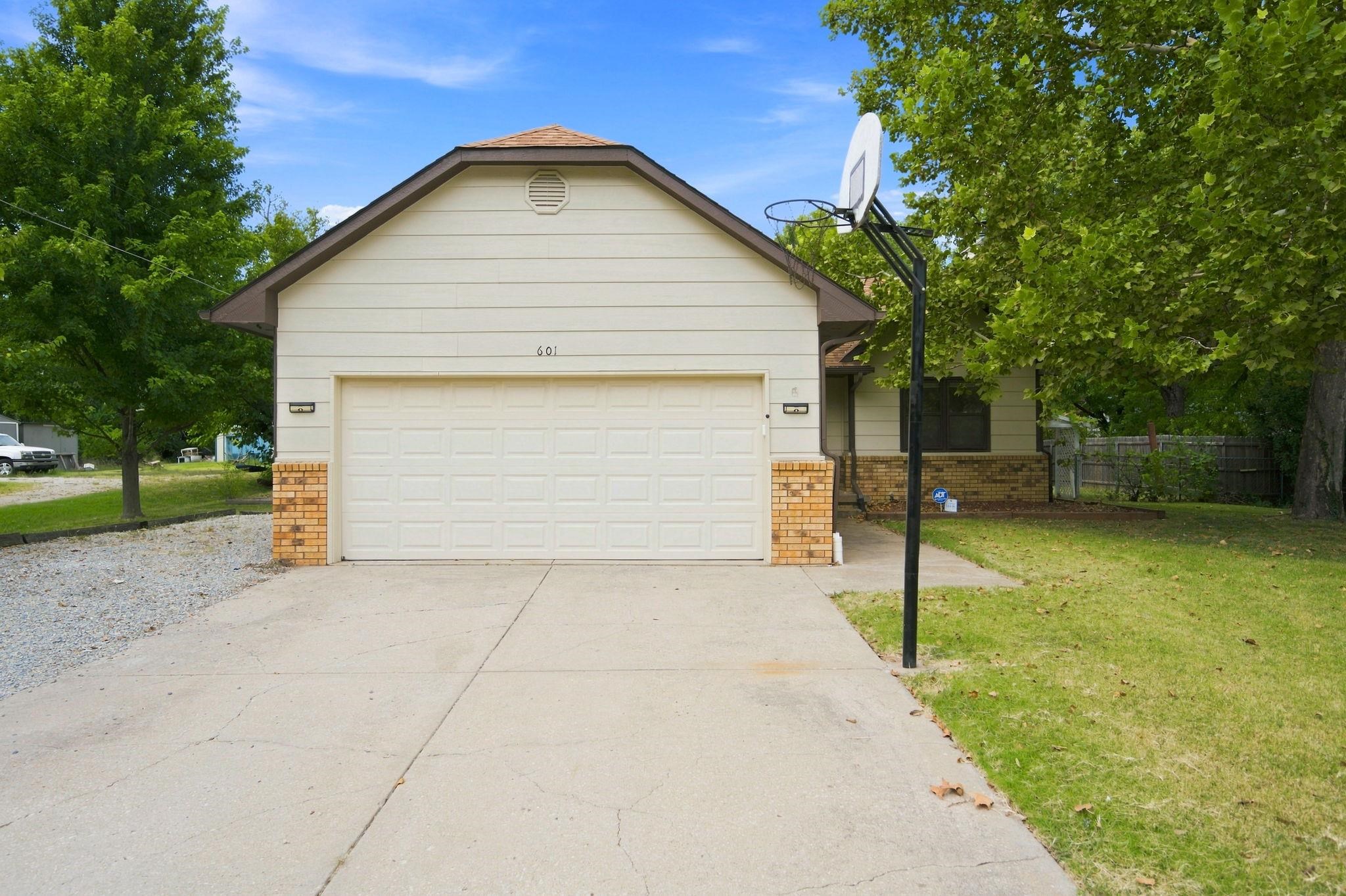 601 Joye Property Photo 1