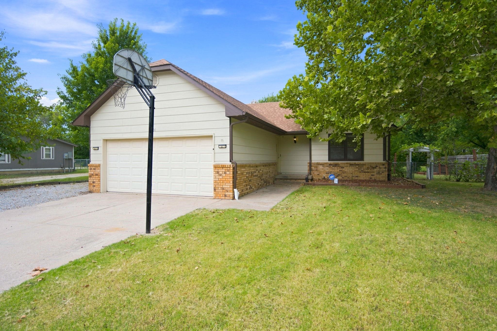 601 Joye Property Photo 2