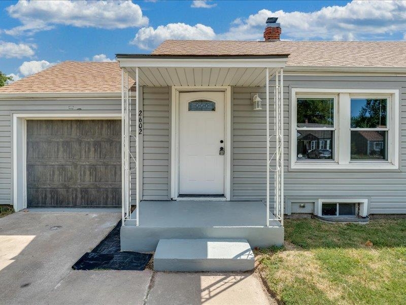 2602 S Mosley St Property Photo 6