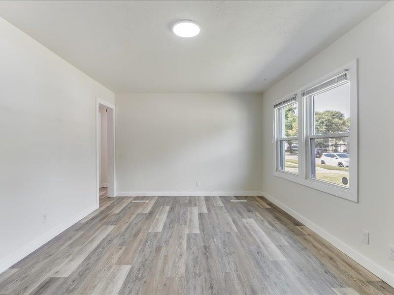 2602 S Mosley St Property Photo 9