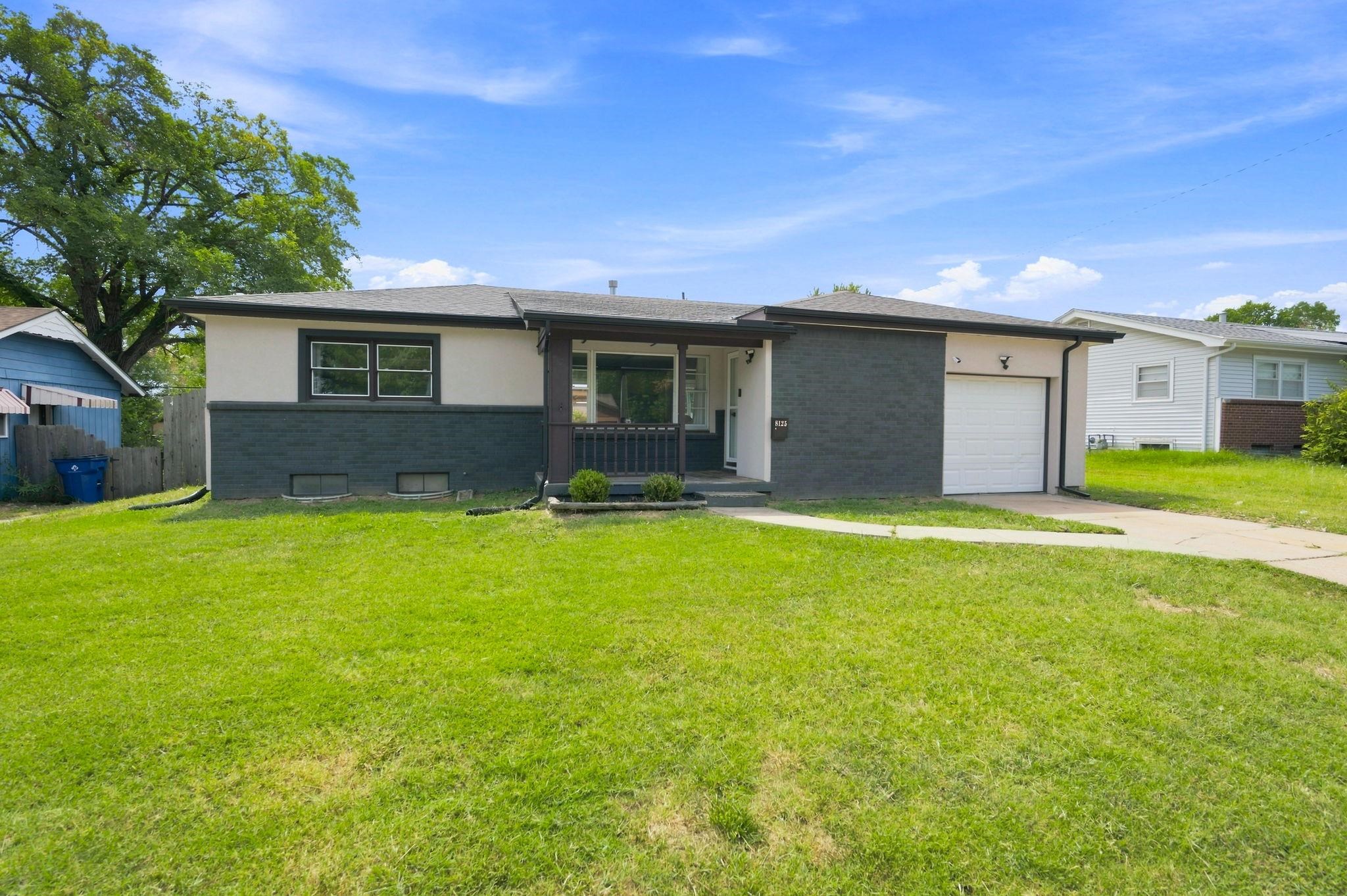 8125 E Indianapolis St Property Photo 1
