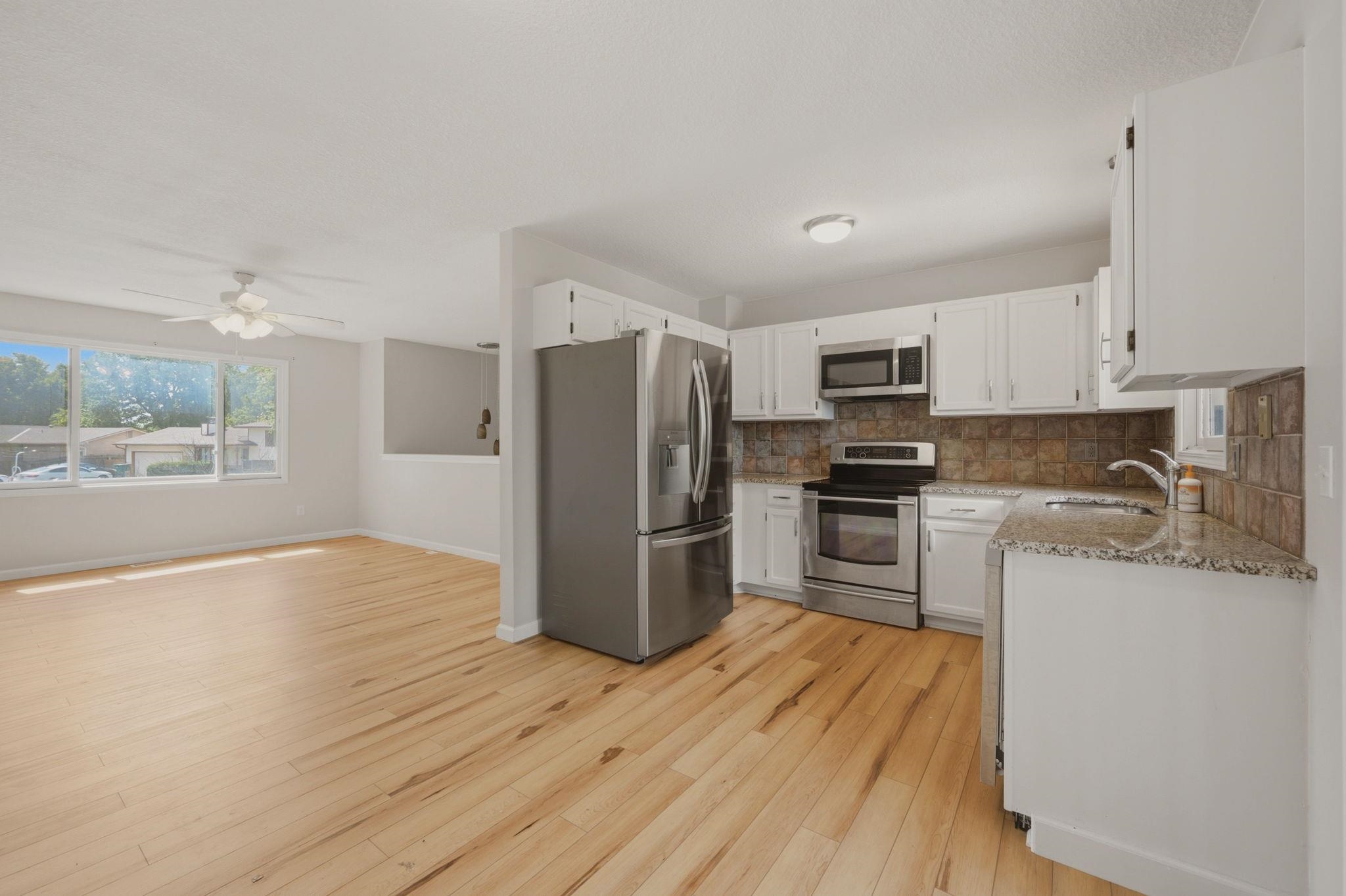 4523 S Washington Ct Property Photo 4