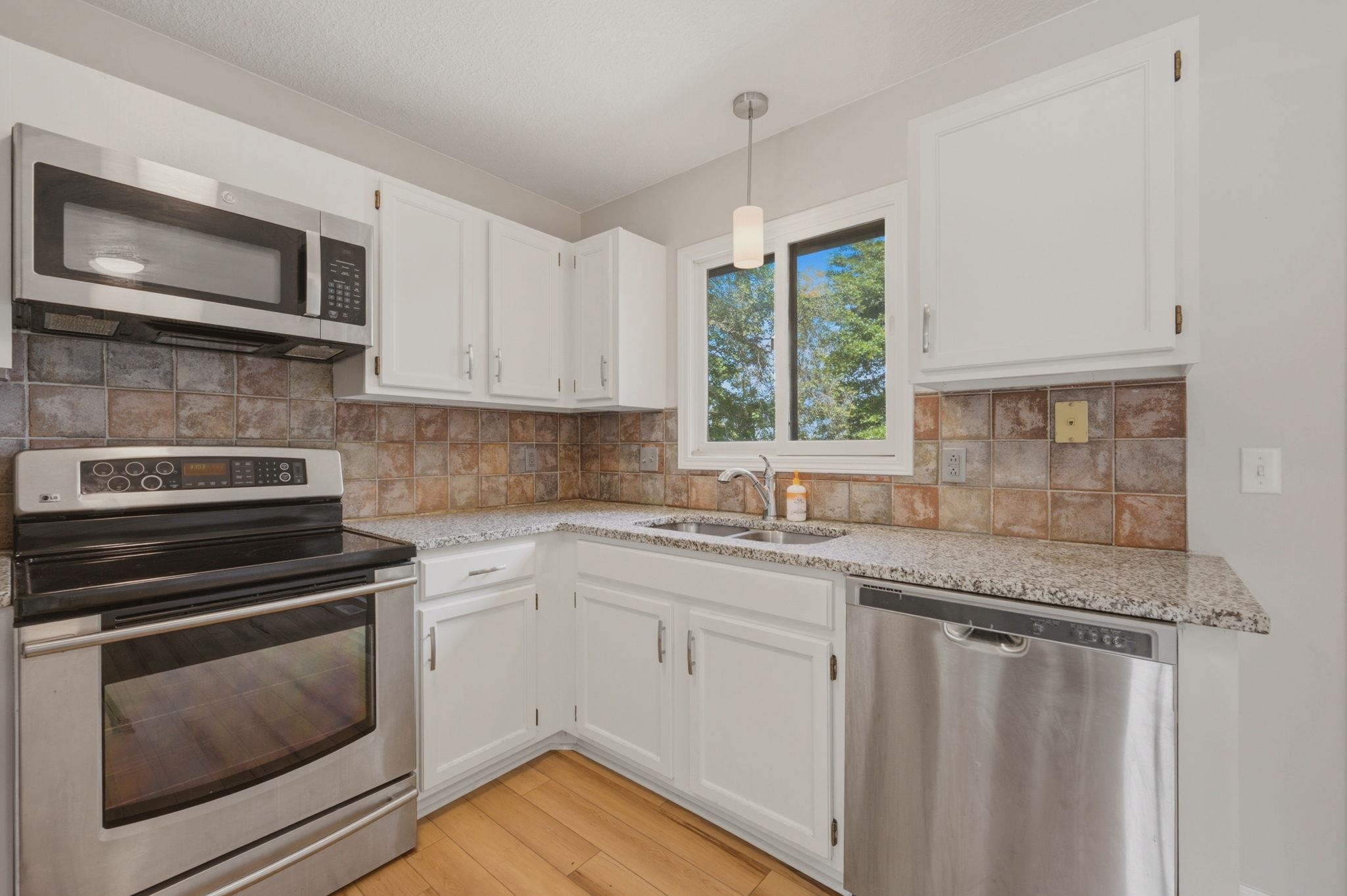 4523 S Washington Ct Property Photo 6