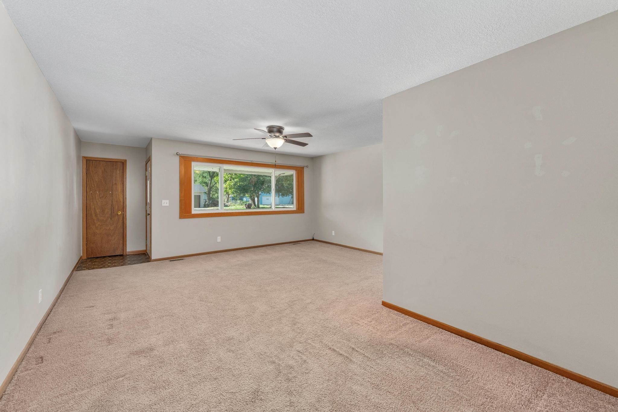 920 W 52nd Property Photo 8