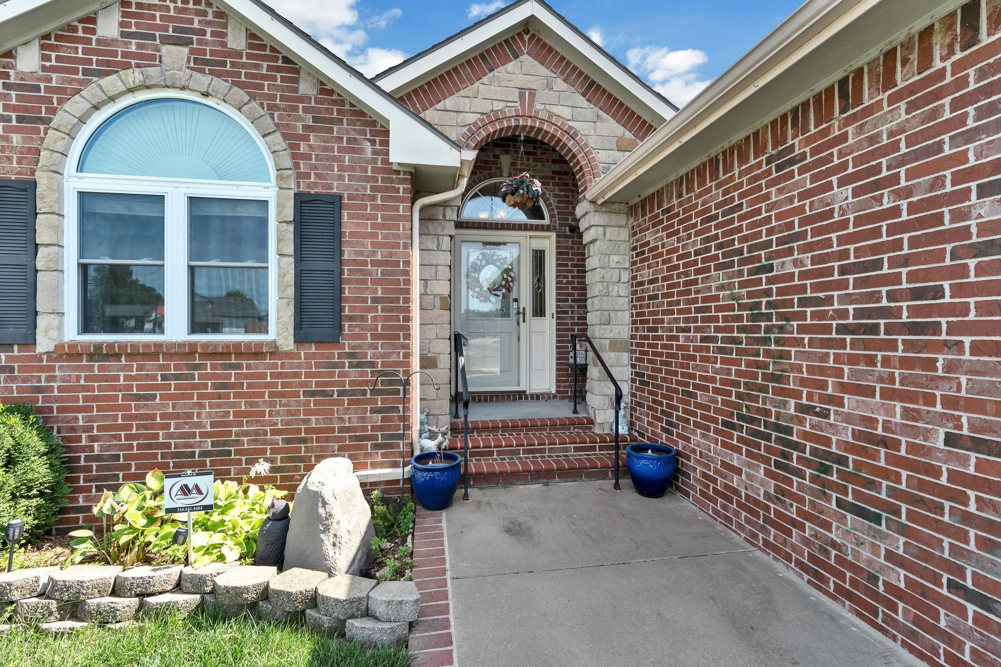 1846 S Tara Falls St Property Photo 4