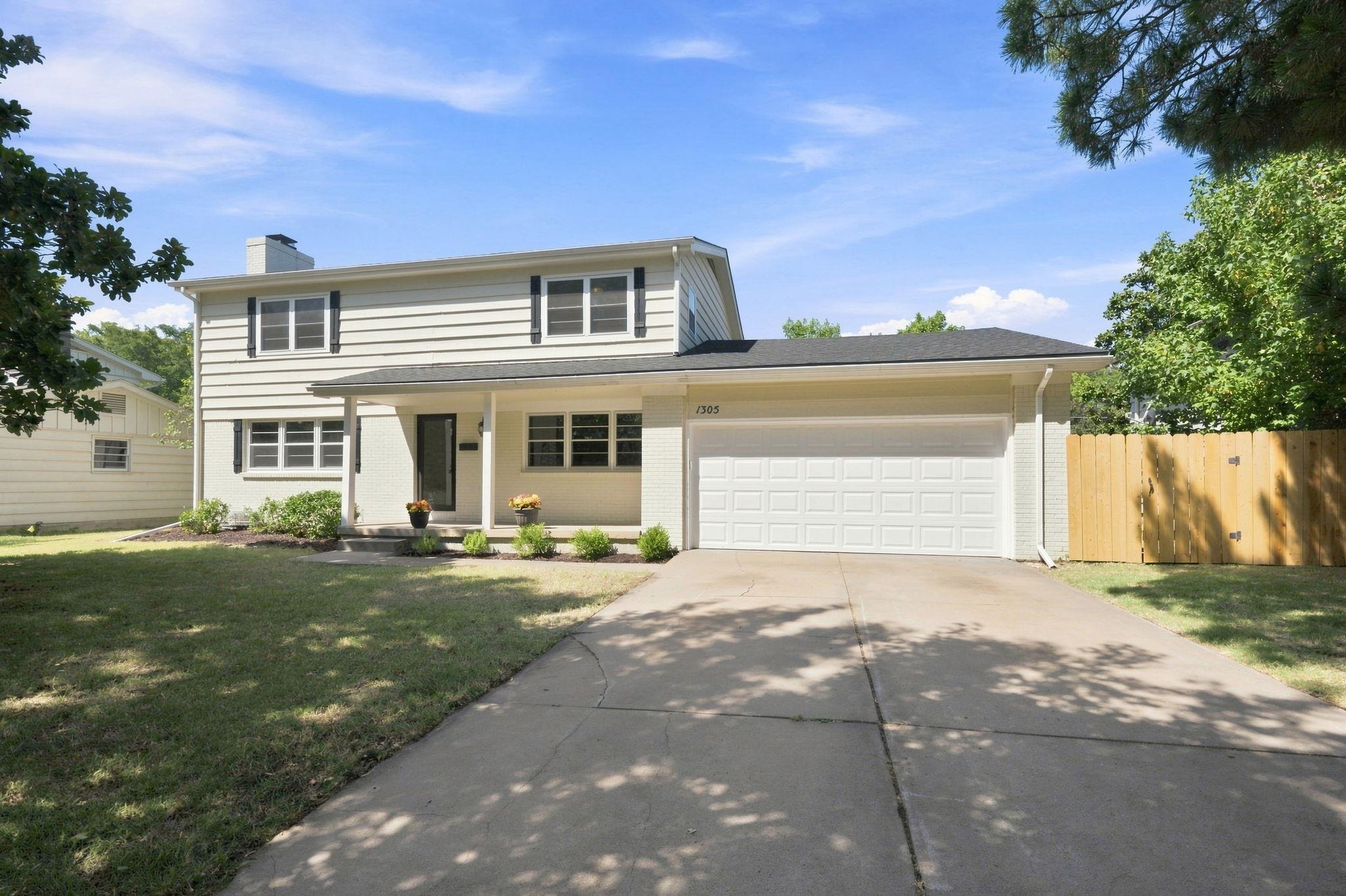 1305 N Gretchen Property Photo 1