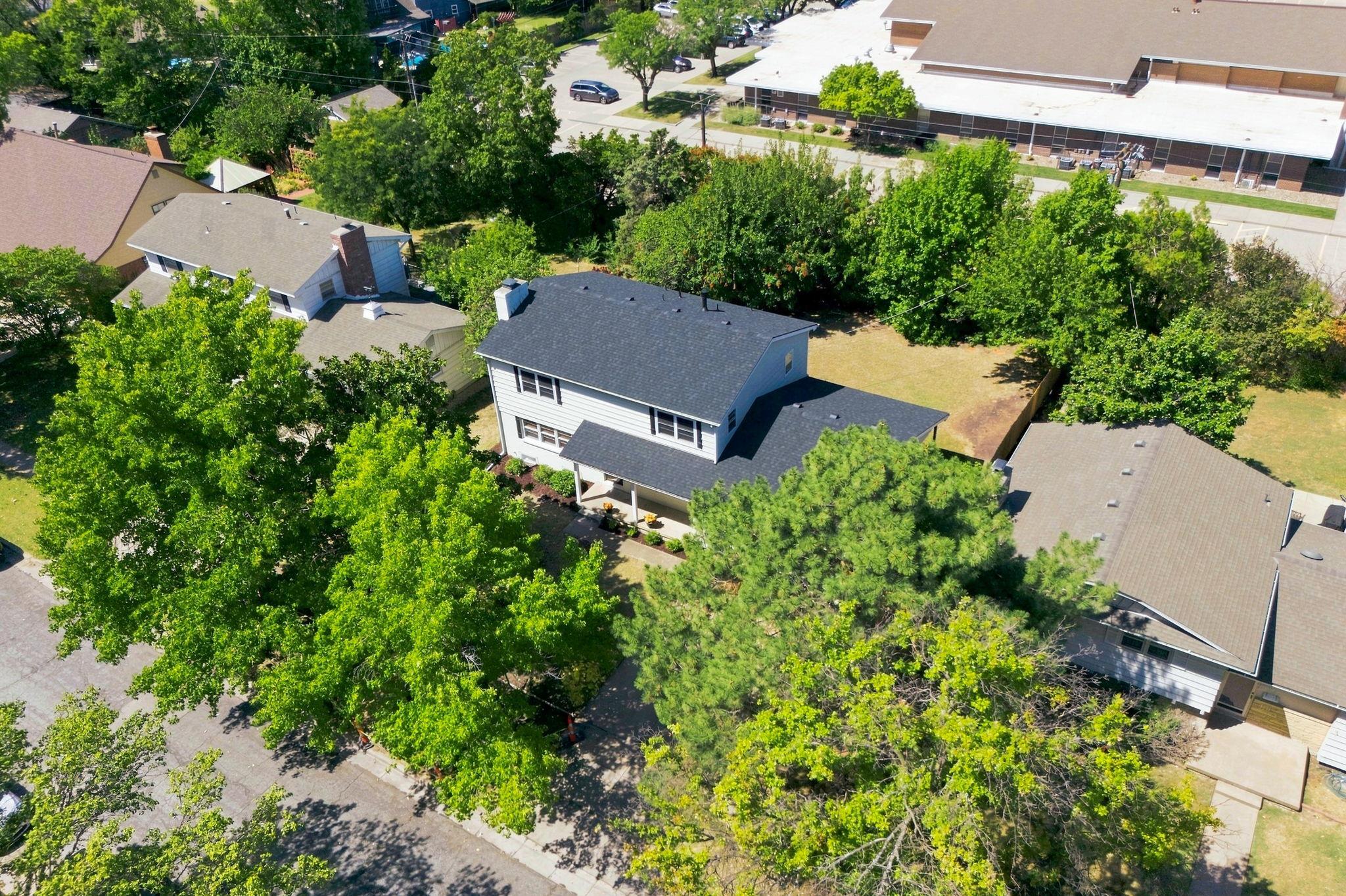 1305 N Gretchen Property Photo 2