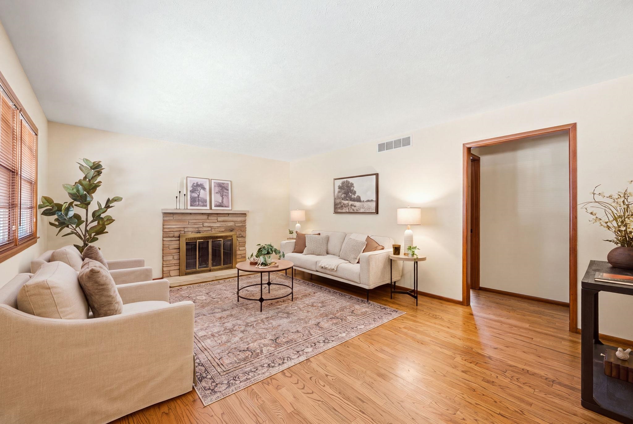 1305 N Gretchen Property Photo 4