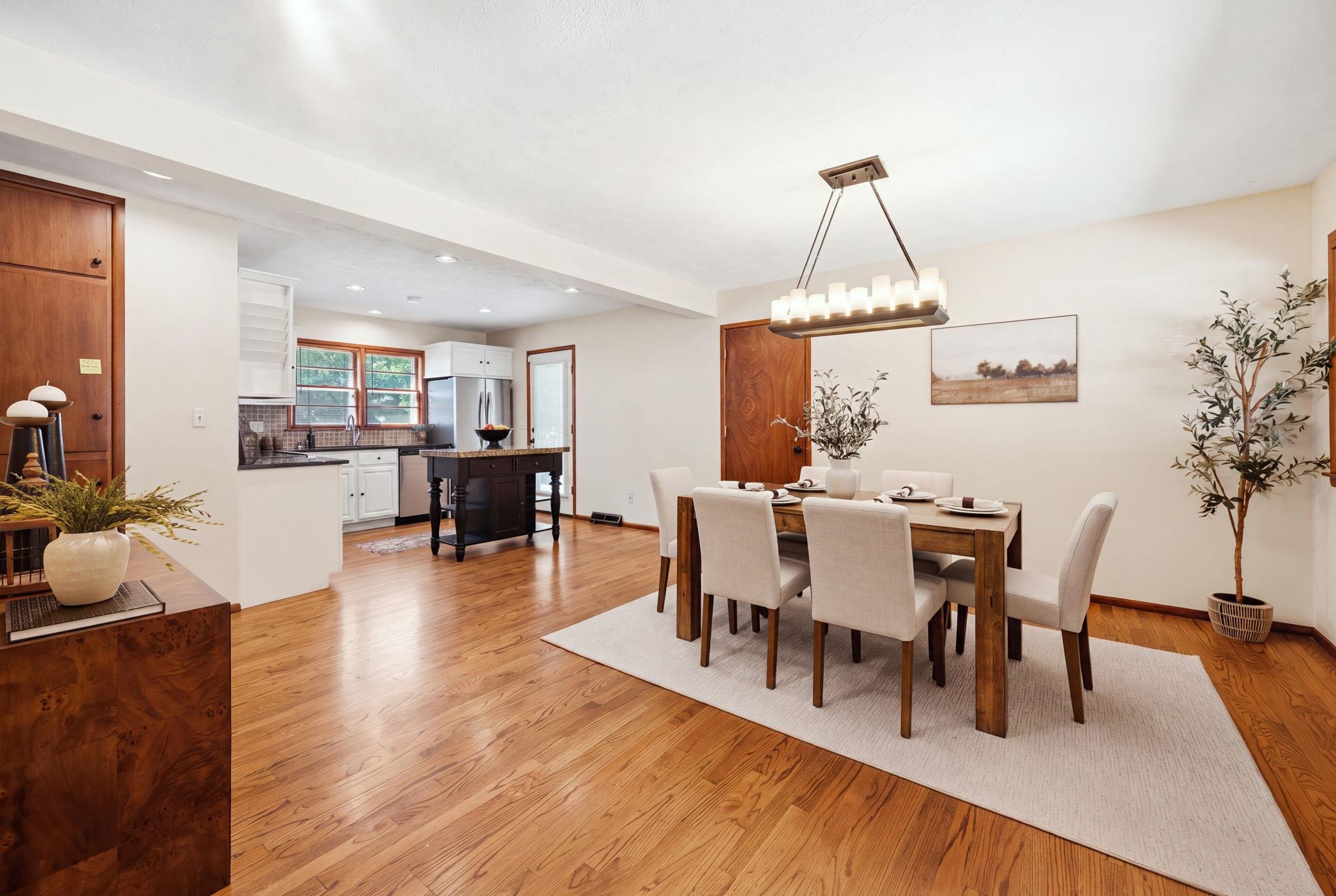 1305 N Gretchen Property Photo 6