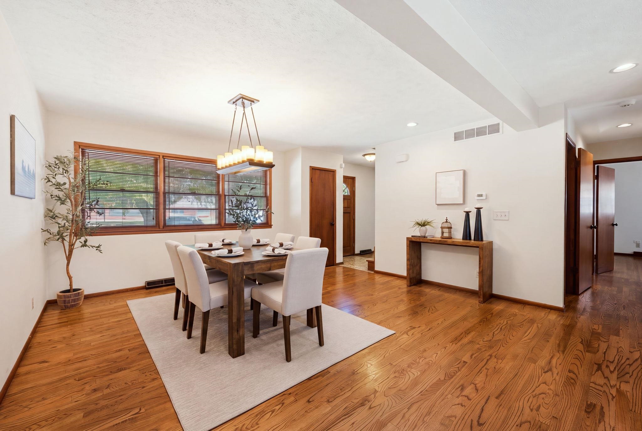 1305 N Gretchen Property Photo 8