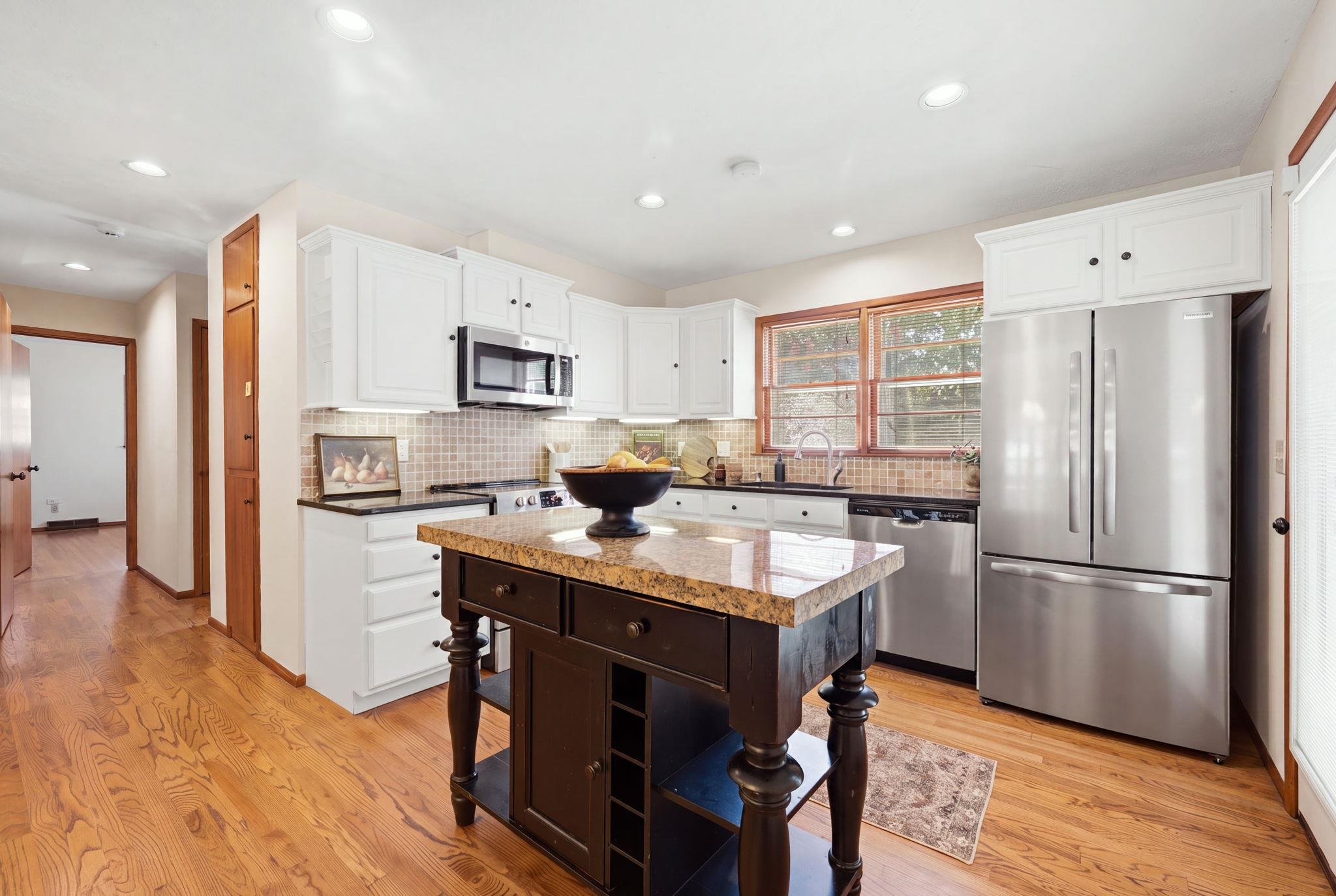 1305 N Gretchen Property Photo 9
