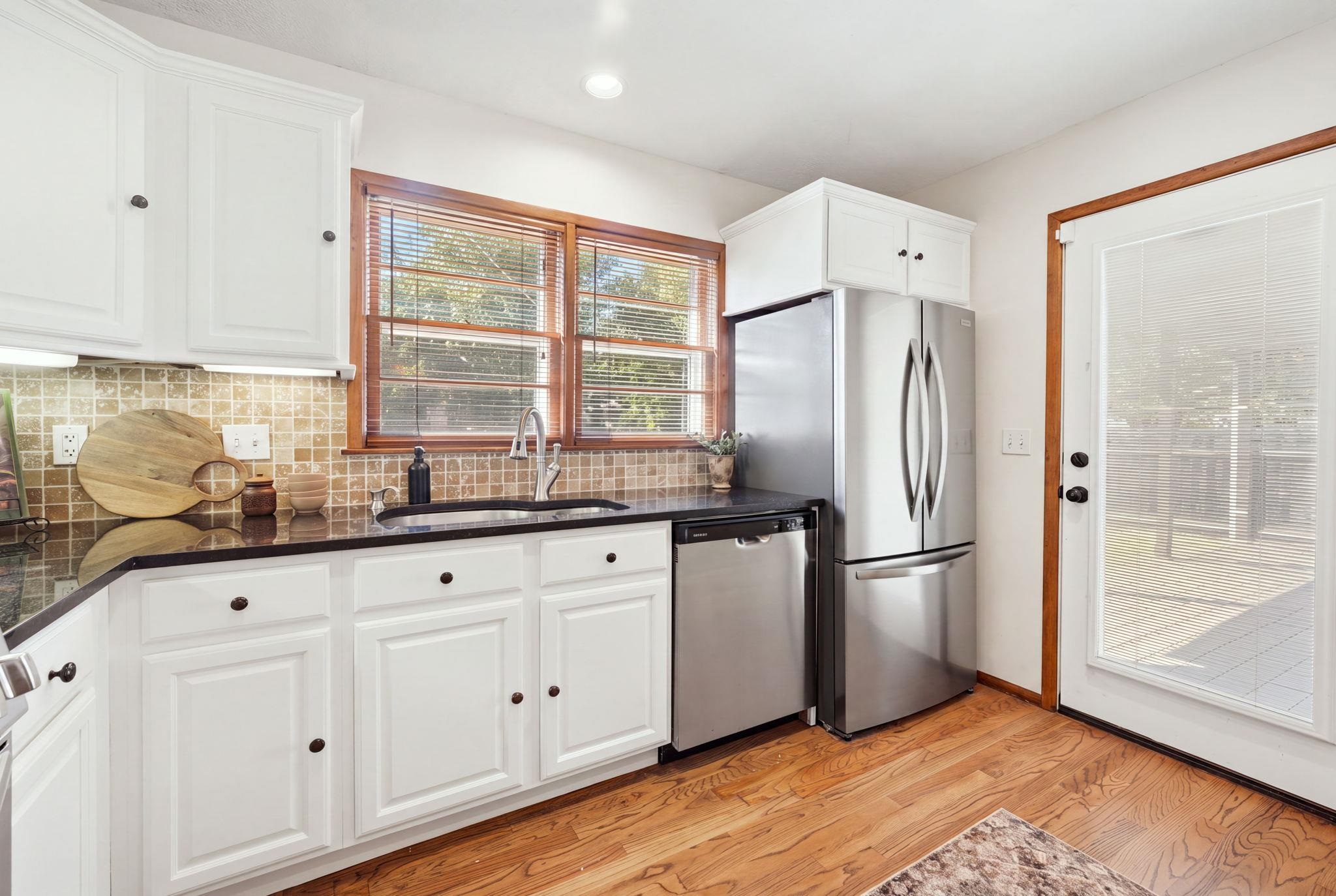 1305 N Gretchen Property Photo 11