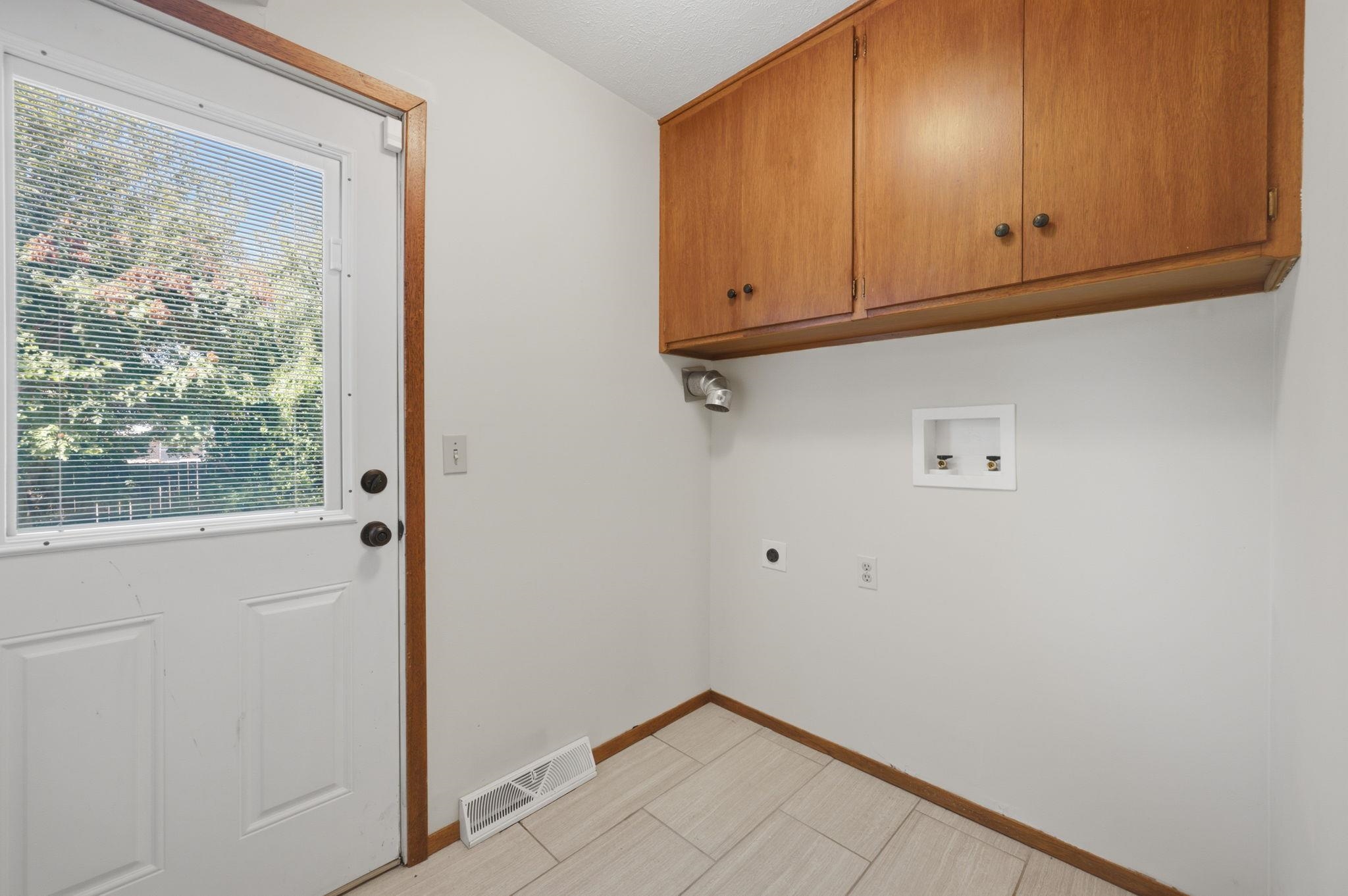 1305 N Gretchen Property Photo 12
