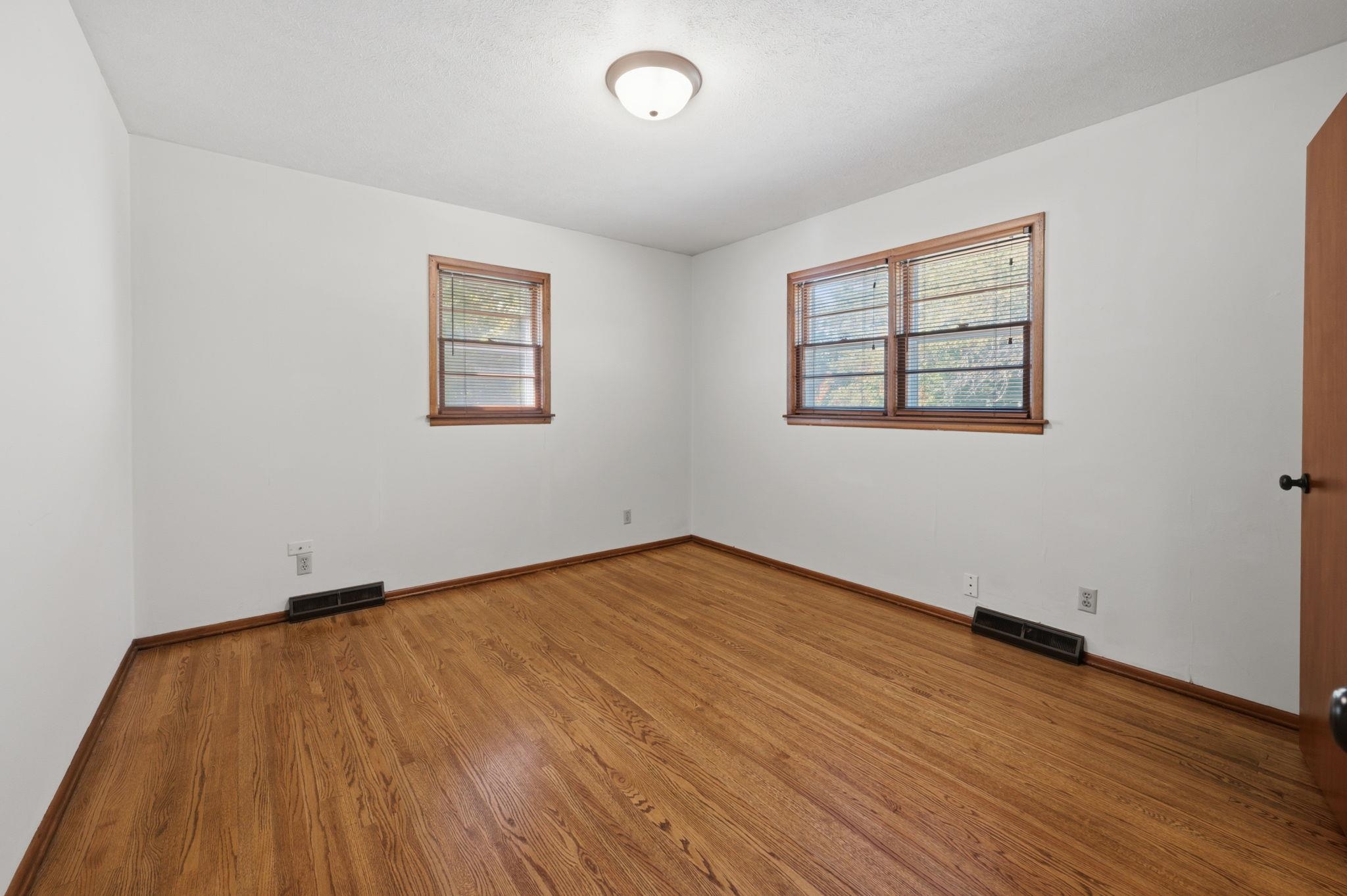 1305 N Gretchen Property Photo 13