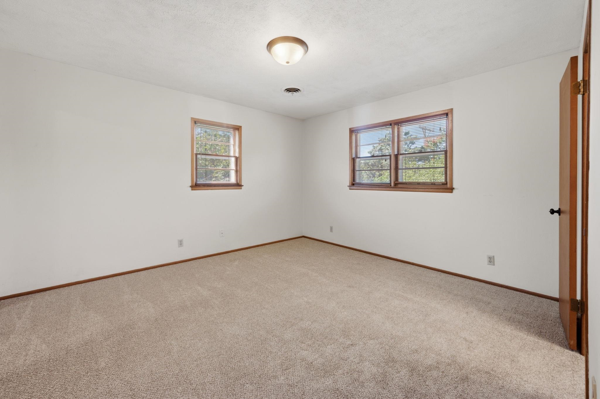 1305 N Gretchen Property Photo 16