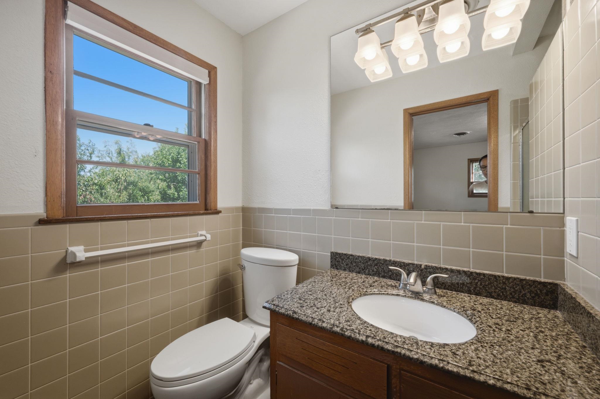 1305 N Gretchen Property Photo 18