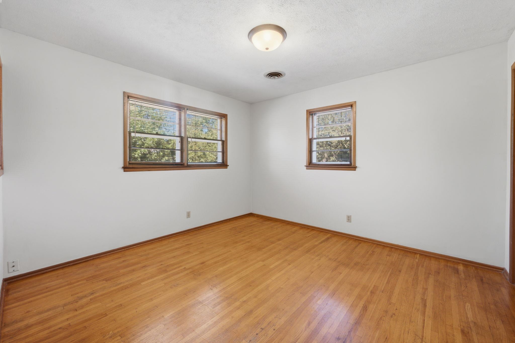 1305 N Gretchen Property Photo 24