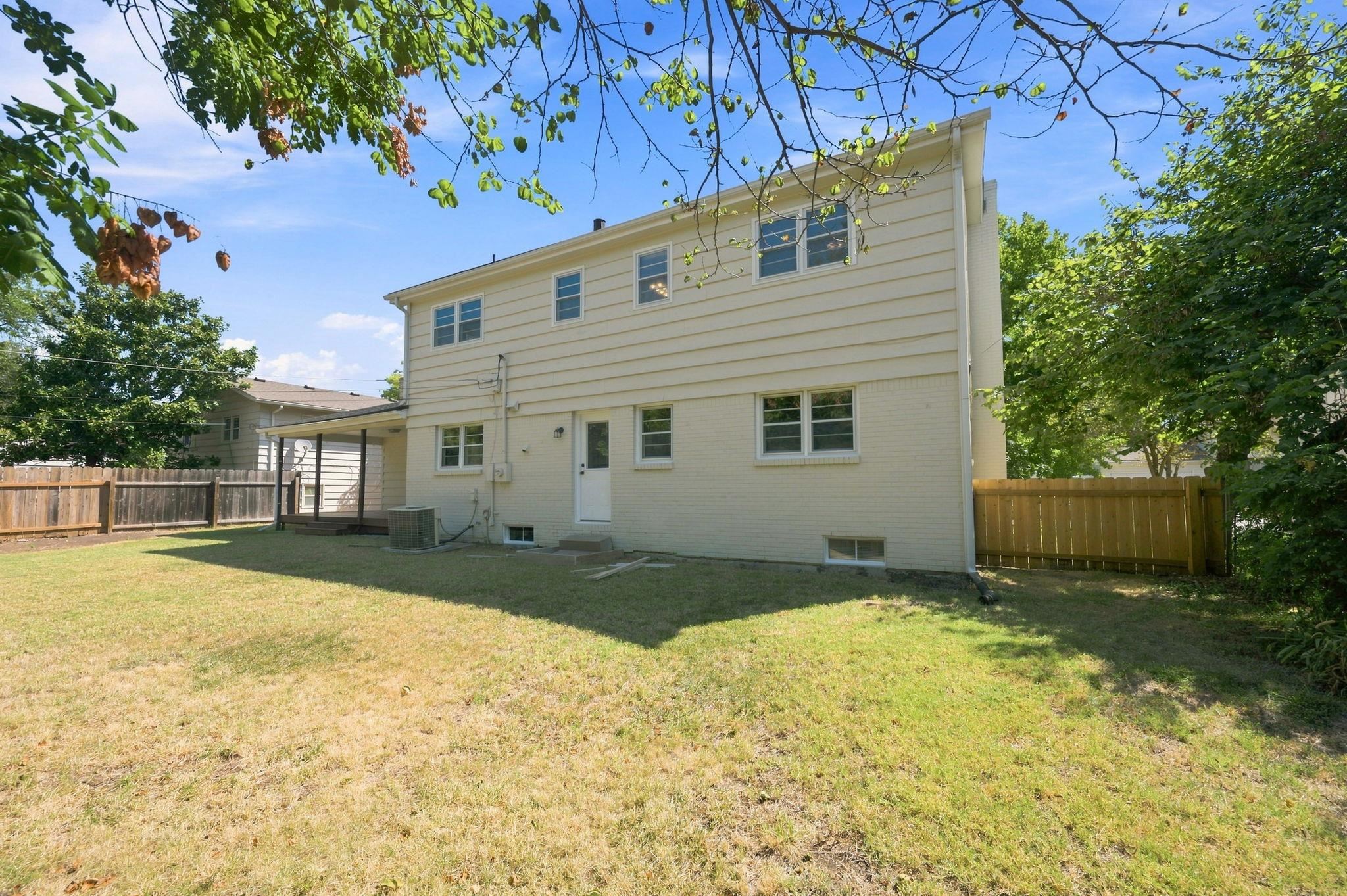 1305 N Gretchen Property Photo 36