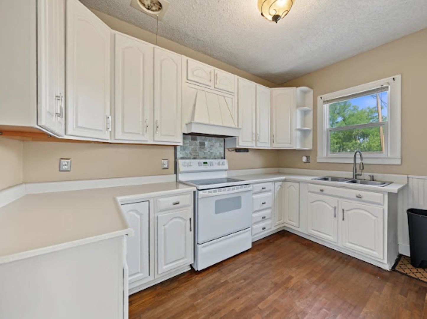 322 W Beloit Property Photo 6