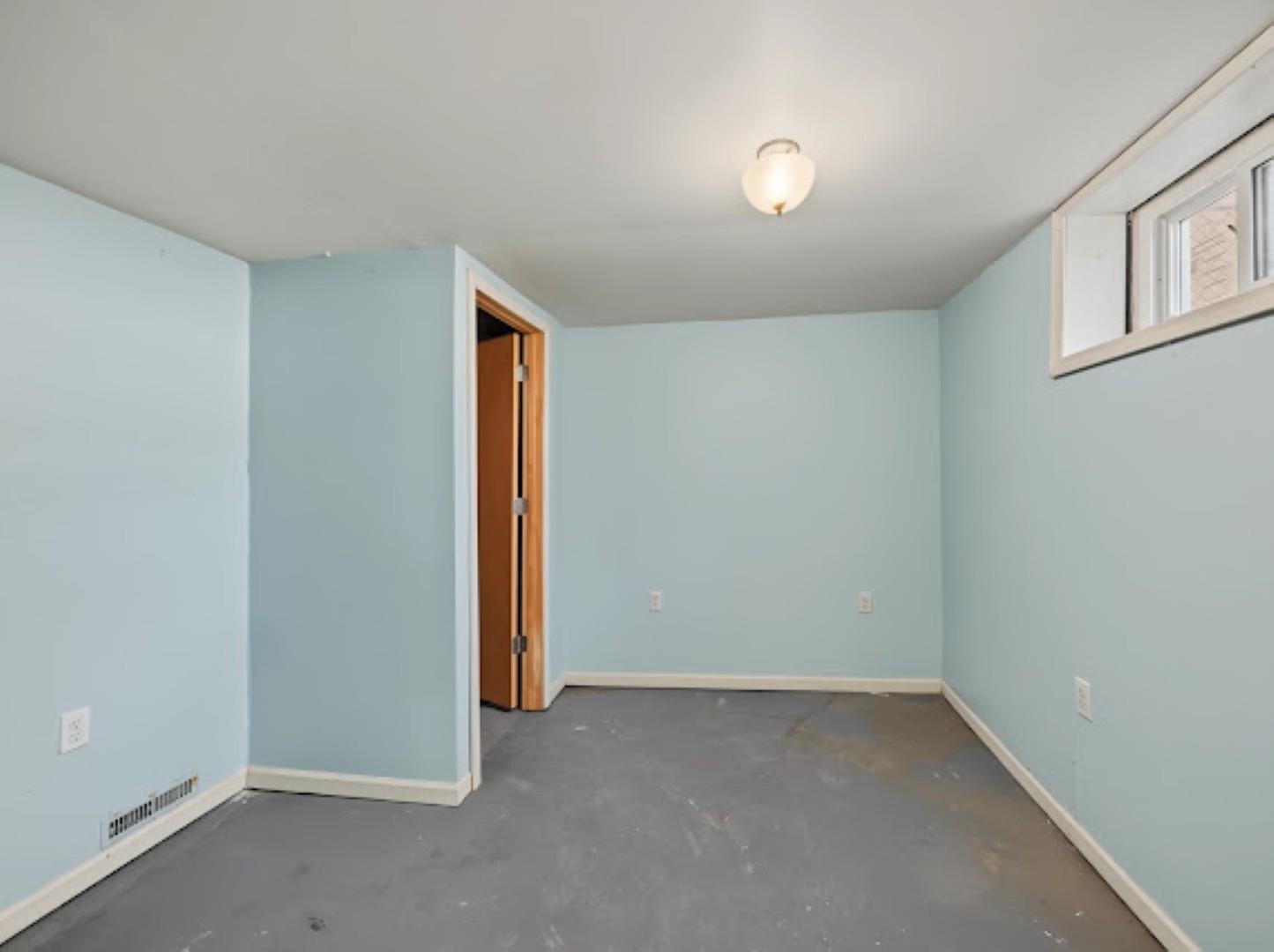 322 W Beloit Property Photo 13