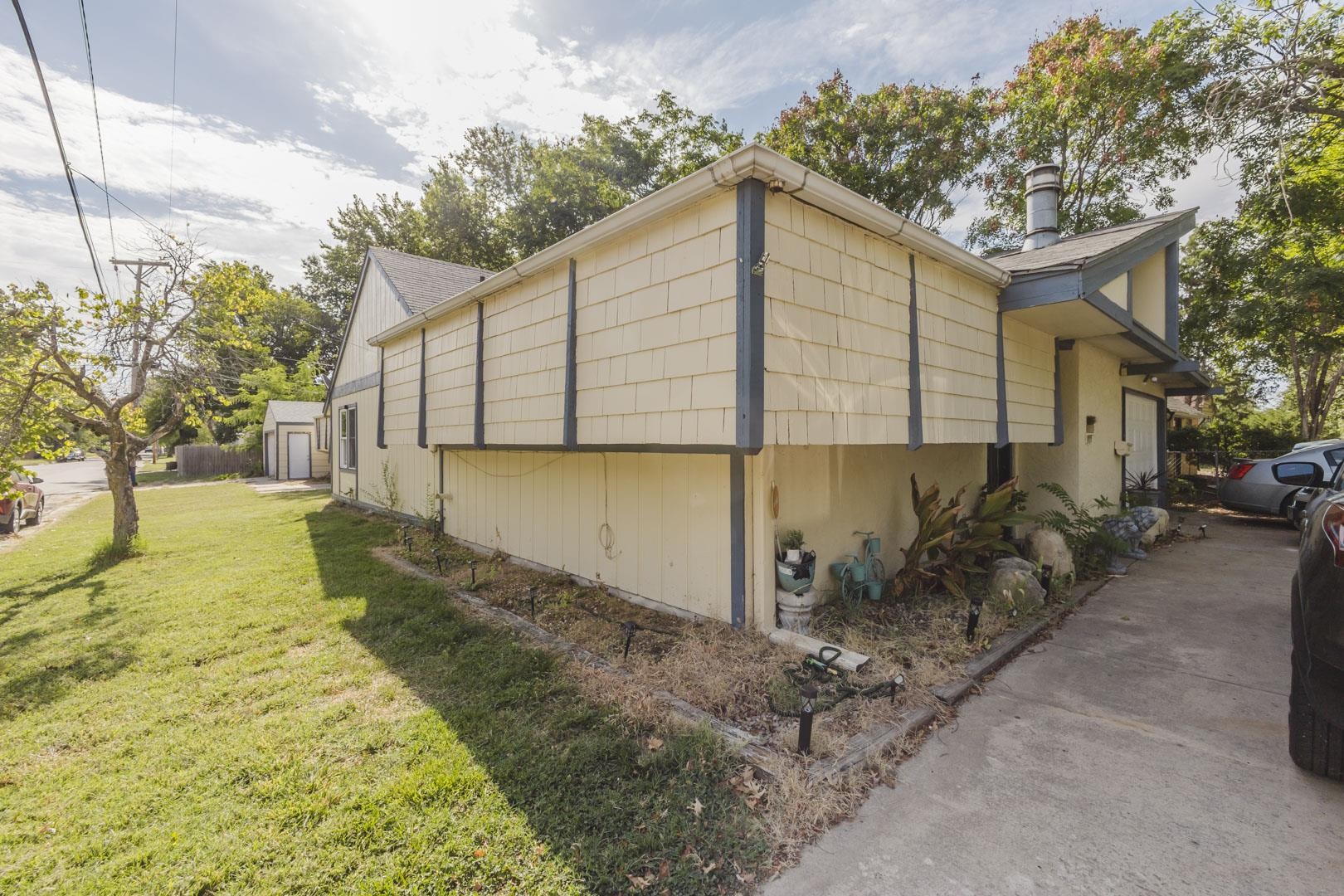 602 S Bluff Property Photo 2