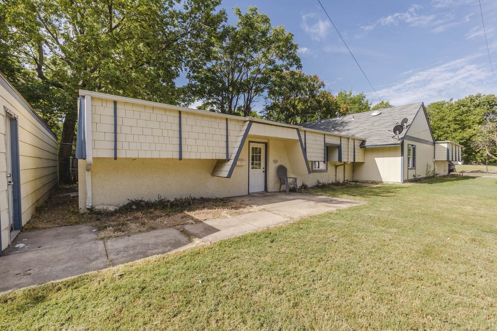 602 S Bluff Property Photo 3