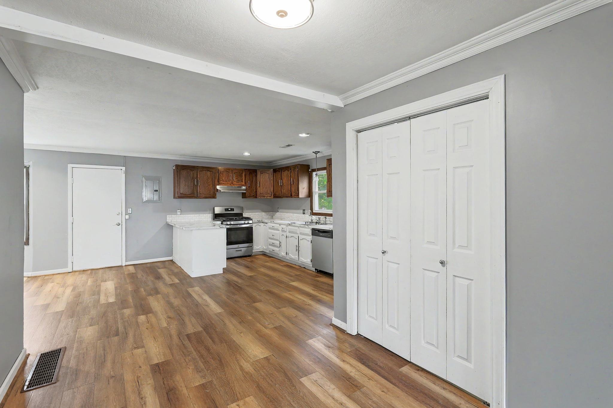 2746 N Iva Property Photo 6