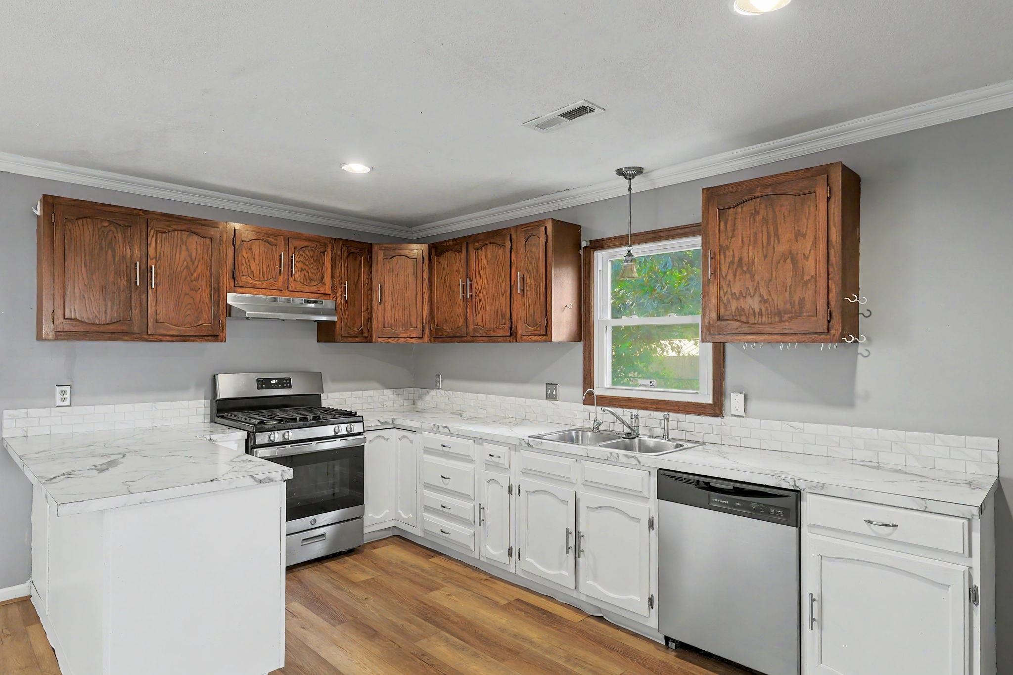 2746 N Iva Property Photo 9