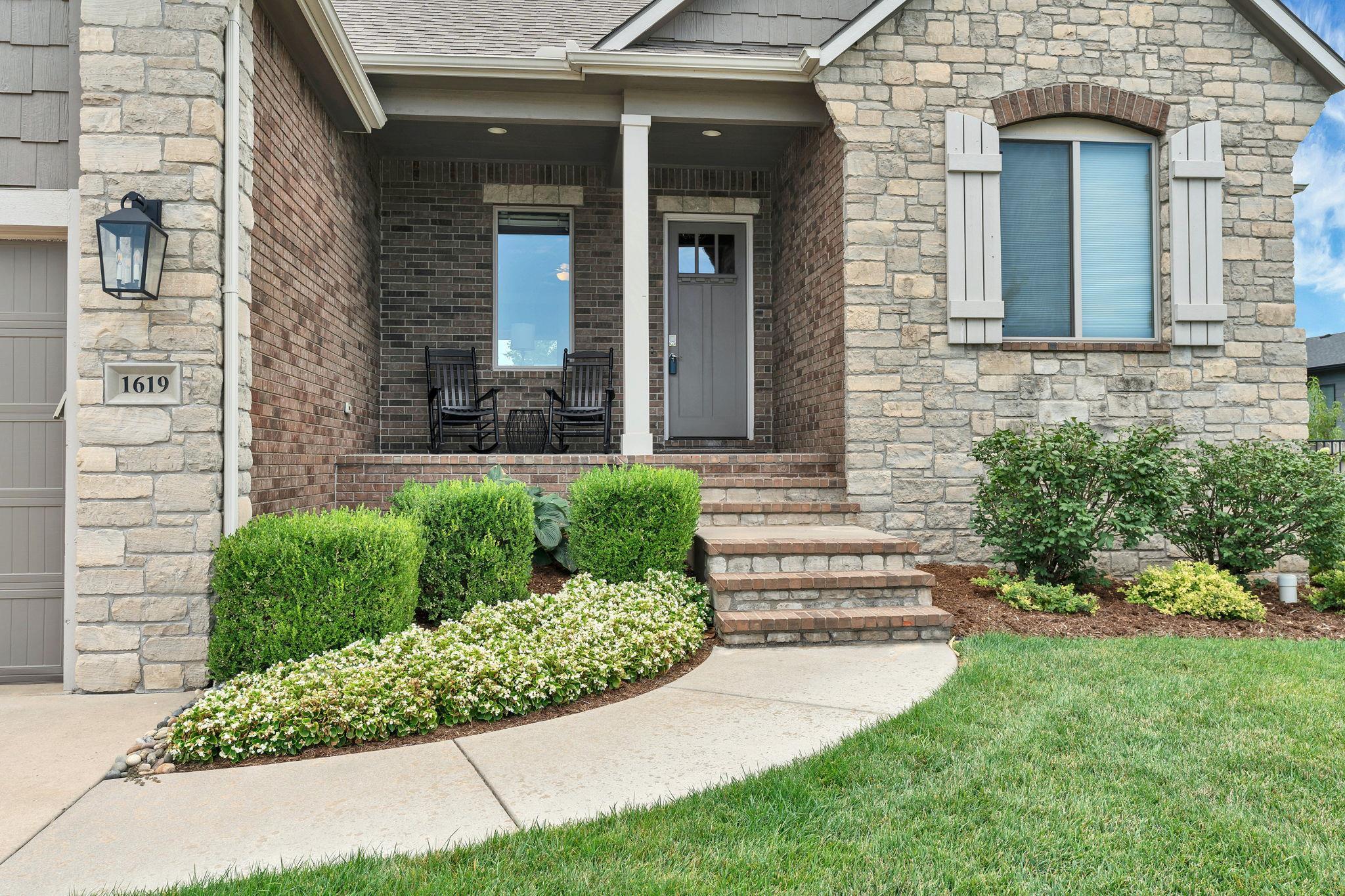 1619 N Lakeside Dr Property Photo 2
