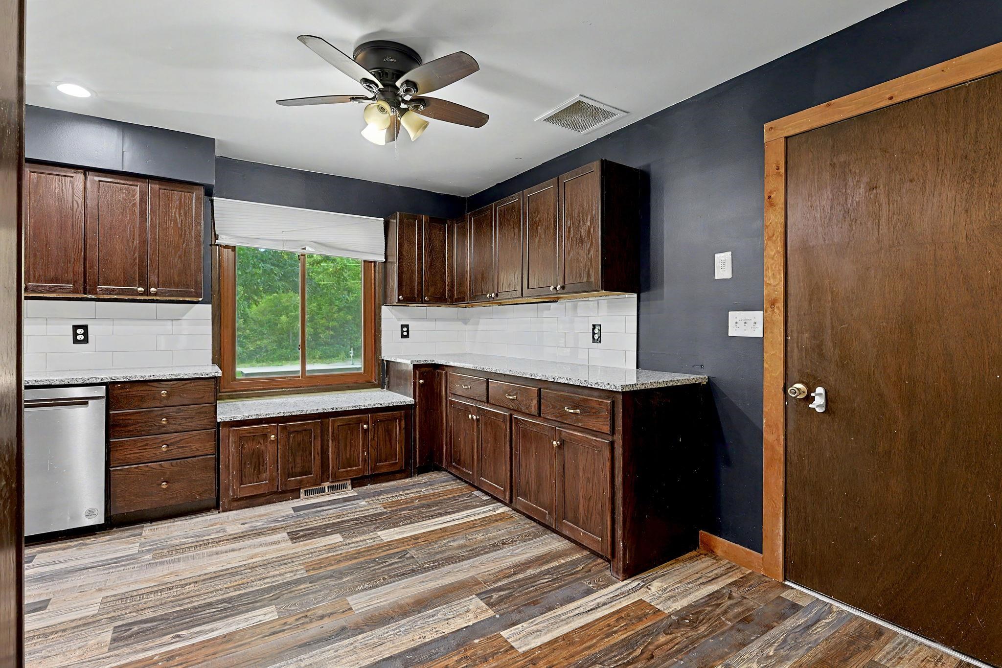 1404 N Greenwich Rd Property Photo 11