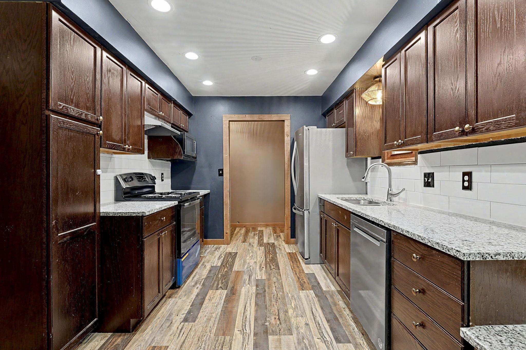 1404 N Greenwich Rd Property Photo 12