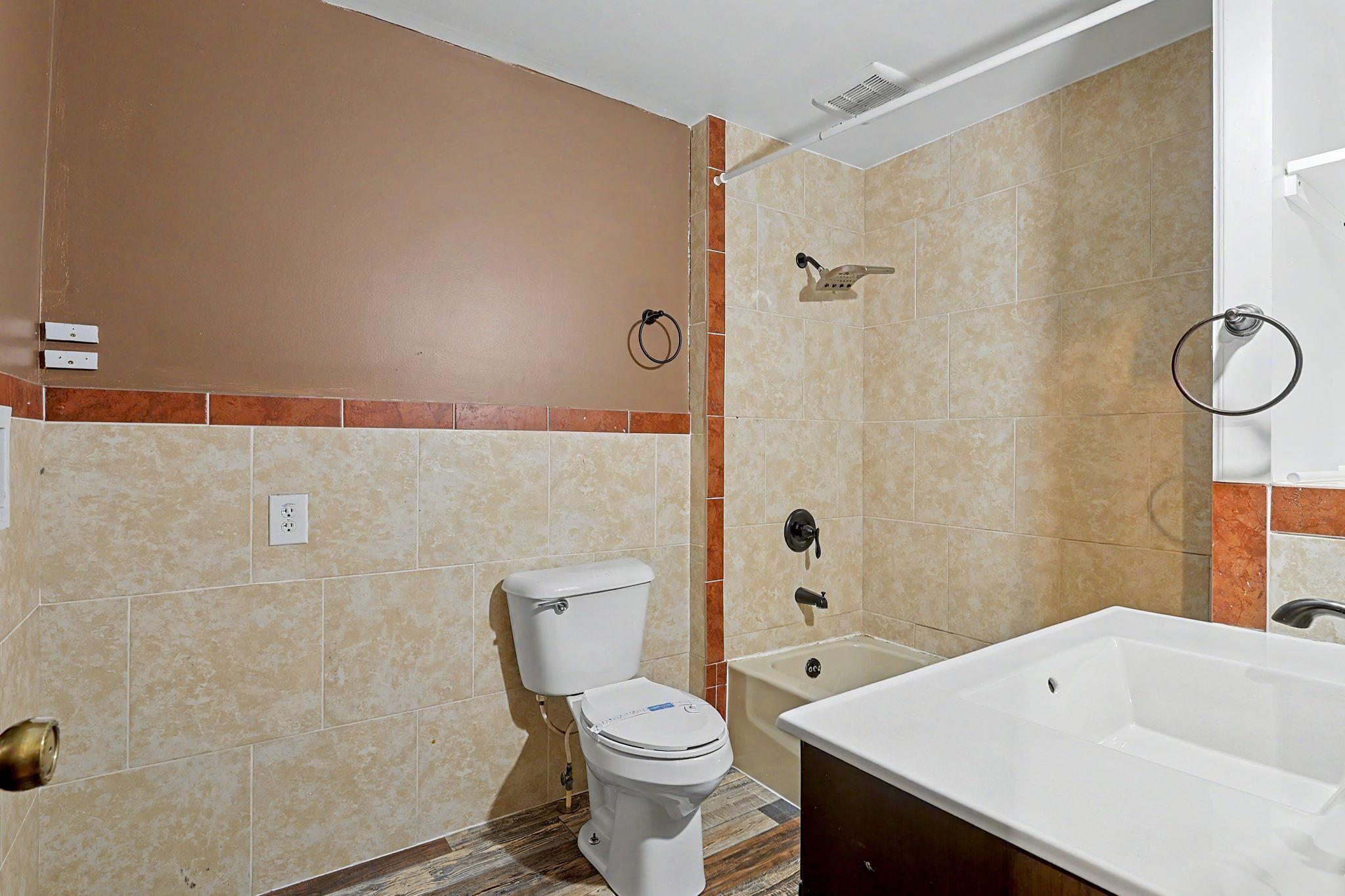 1404 N Greenwich Rd Property Photo 14