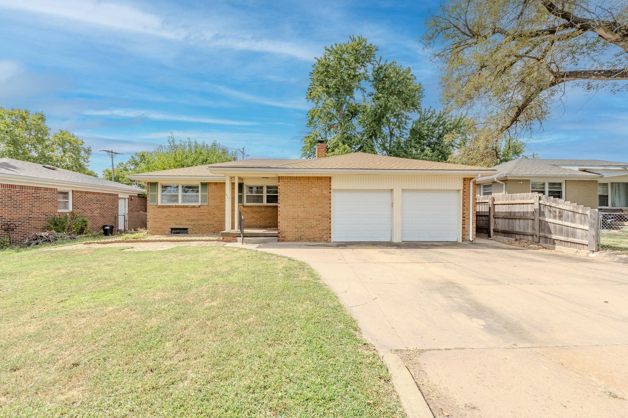 917 W Grand Property Photo 1