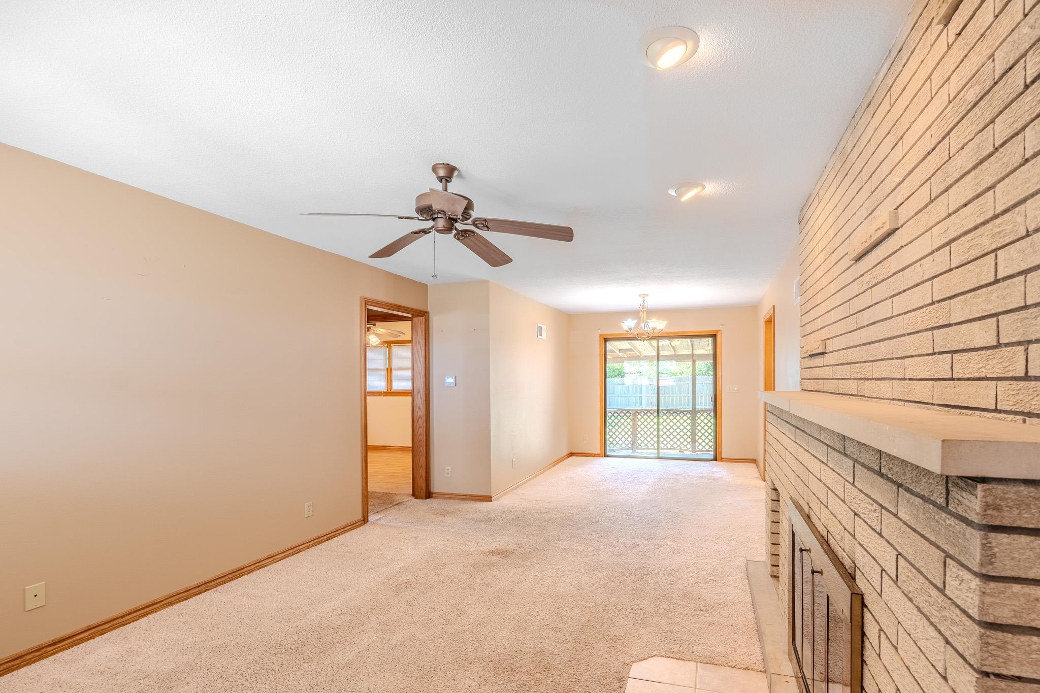 917 W Grand Property Photo 5
