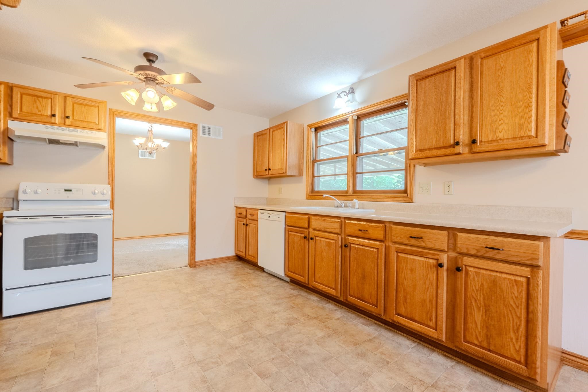 917 W Grand Property Photo 7