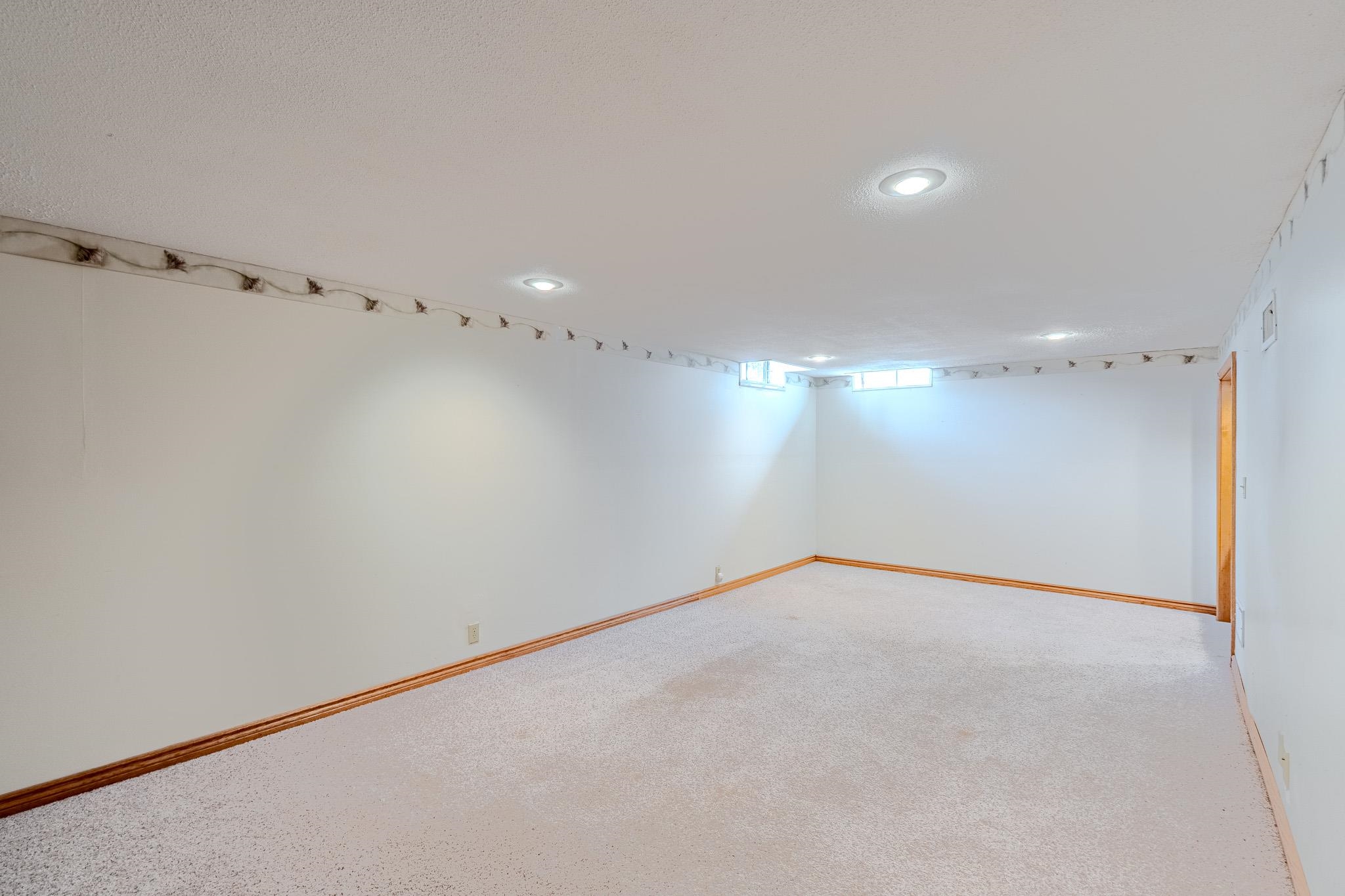 917 W Grand Property Photo 19