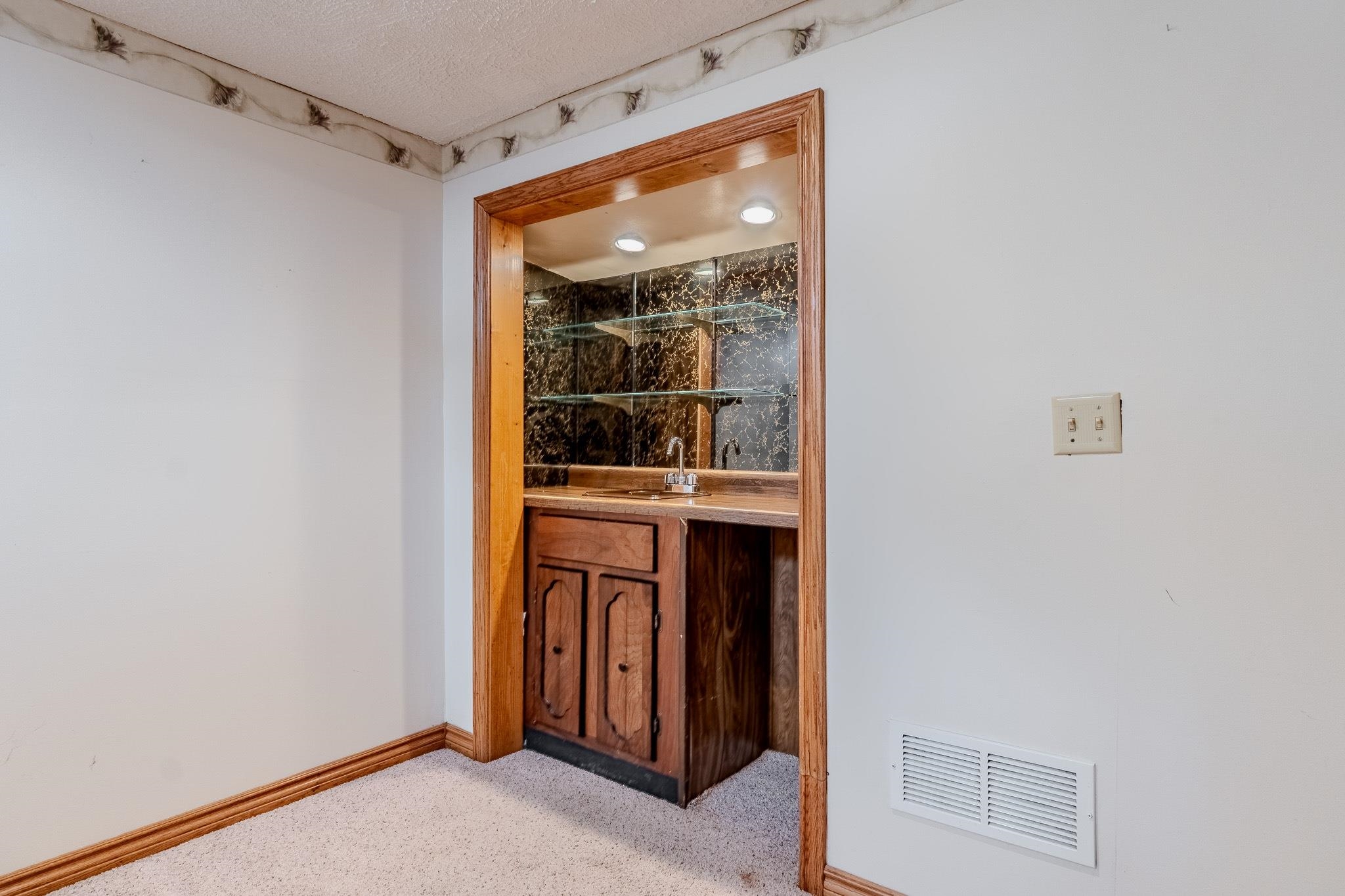917 W Grand Property Photo 21